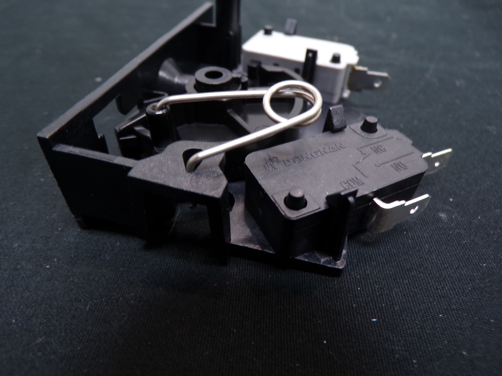 Frigidaire Microwave FMOW1852AS Interlock Bracket and Levers Lower 5304523260