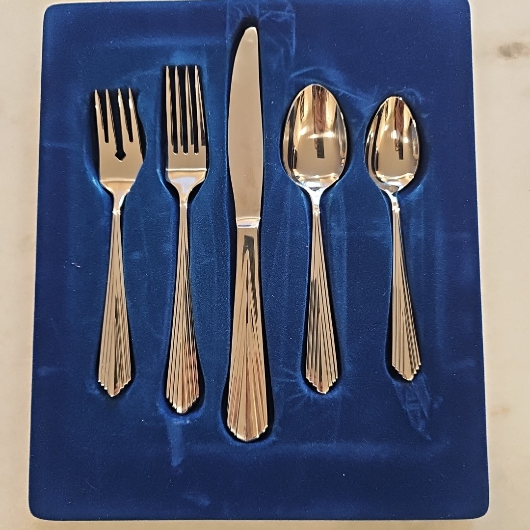 Reed & Barton Spire Glossy Stainless 5-Piece Setting New Retired