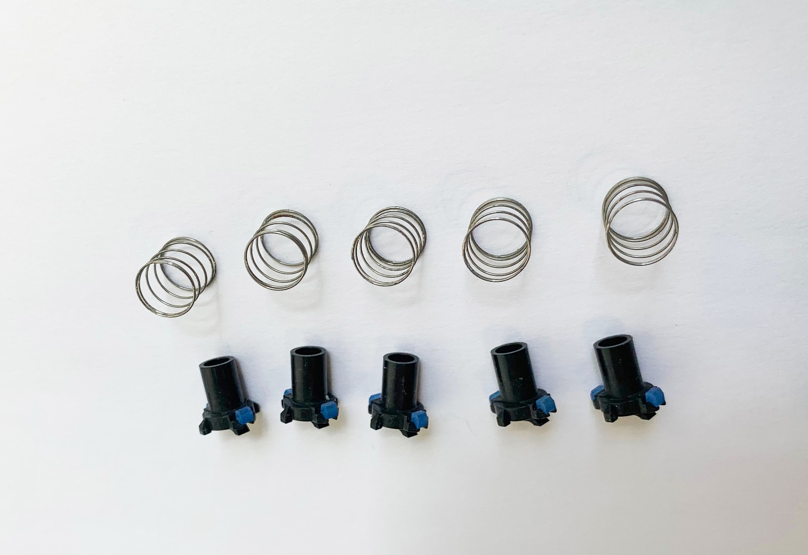 5 PCS COMMODORE AMIGA A500 KEYBOARD REPLACEMENT BLACK PLUNGERS with SPRINGS