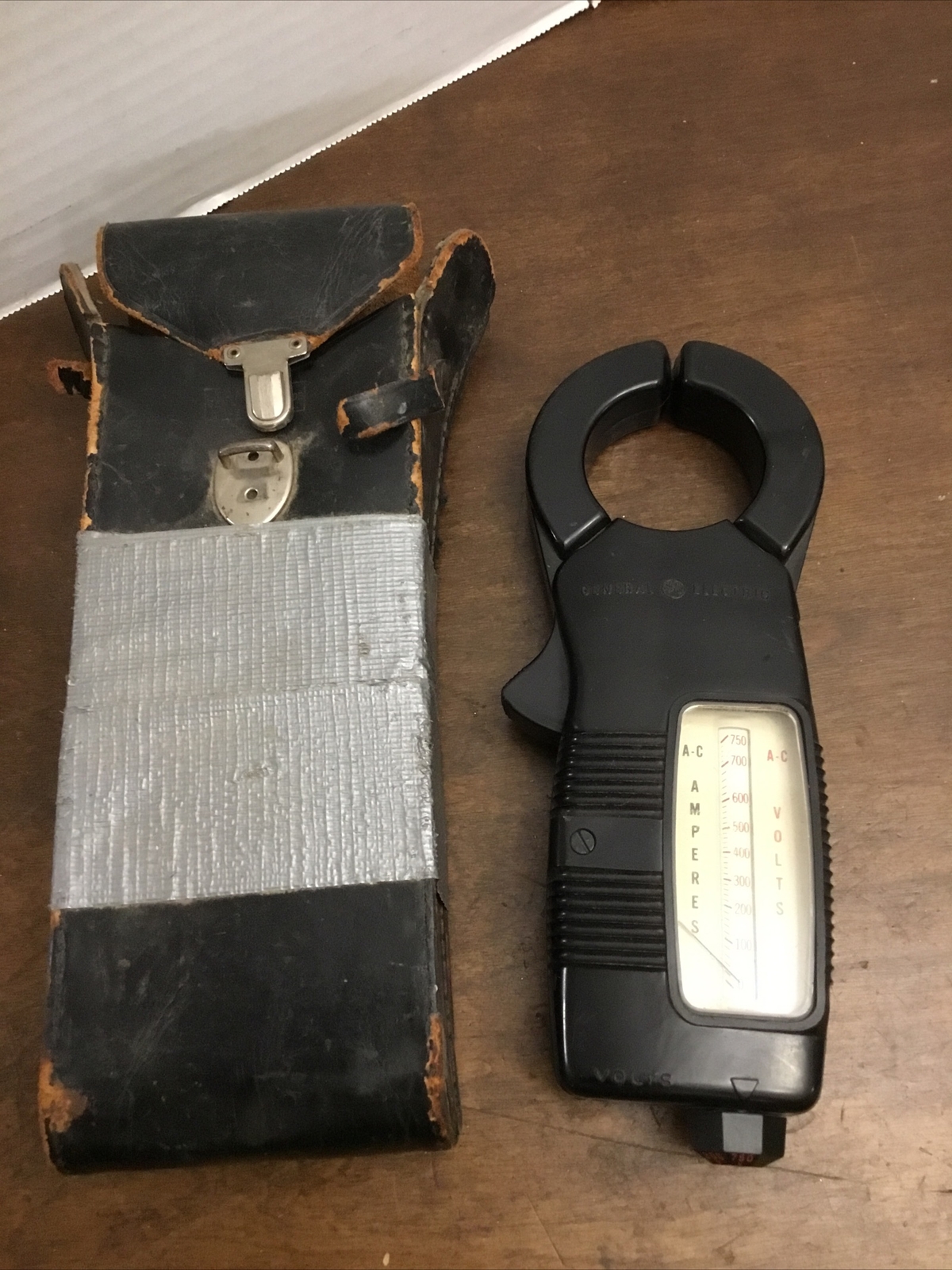 Vtg General Electric GE Voltage (Volts) Ampere (Amps) Meter With Leather Case