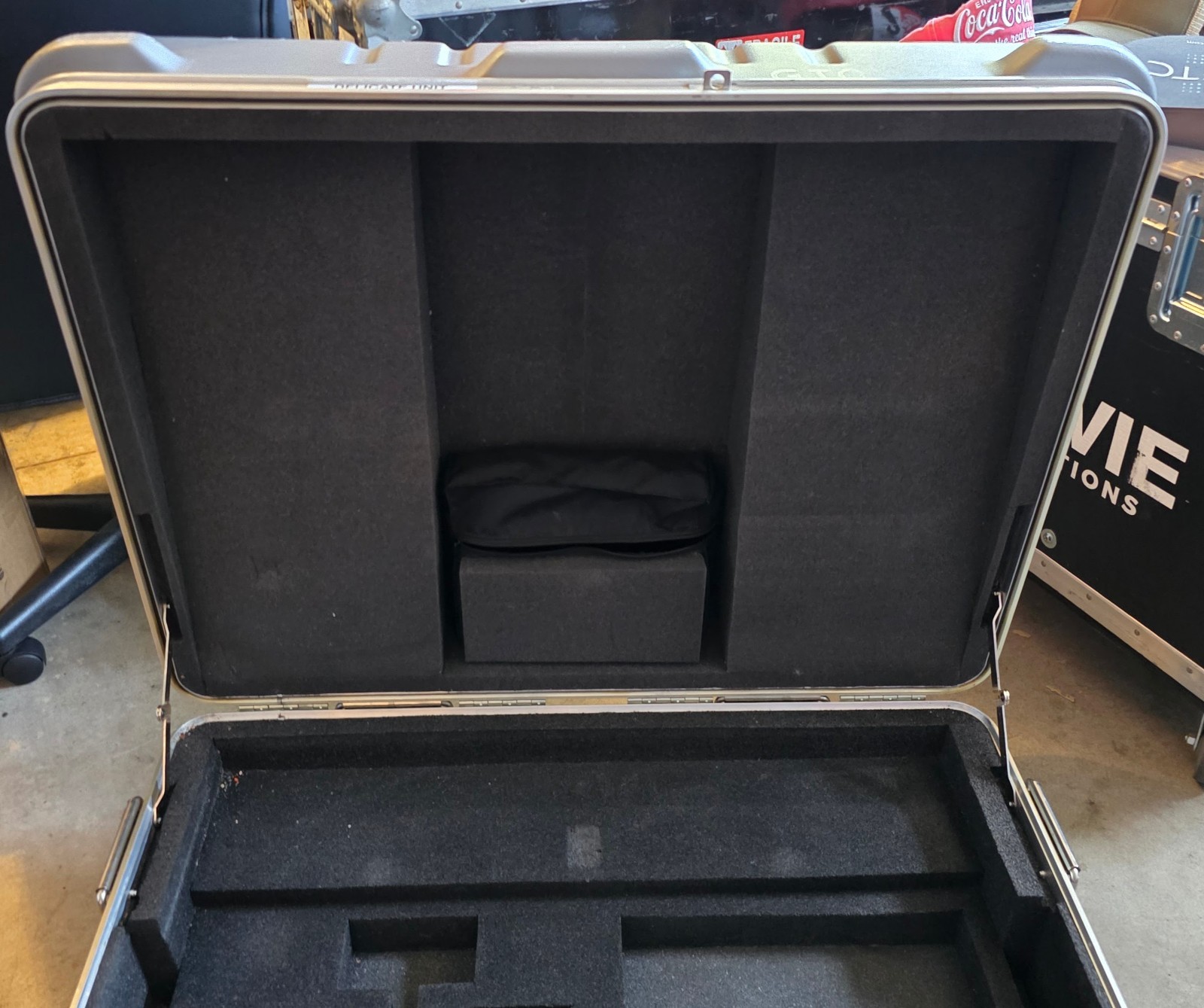 ETC Gio 12K Lighting Console w/ Road Case 12288 Eos