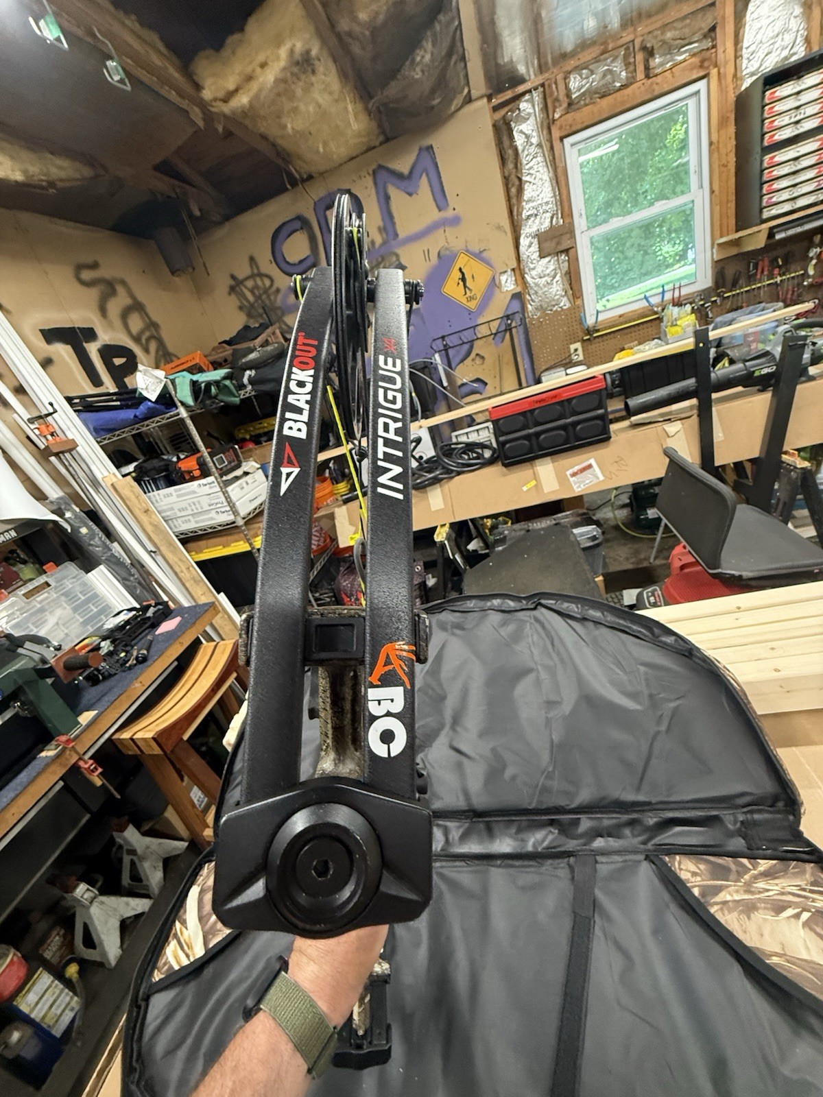 Blackout/Bear Intrigue Xt4 Left Hand Compound Bow