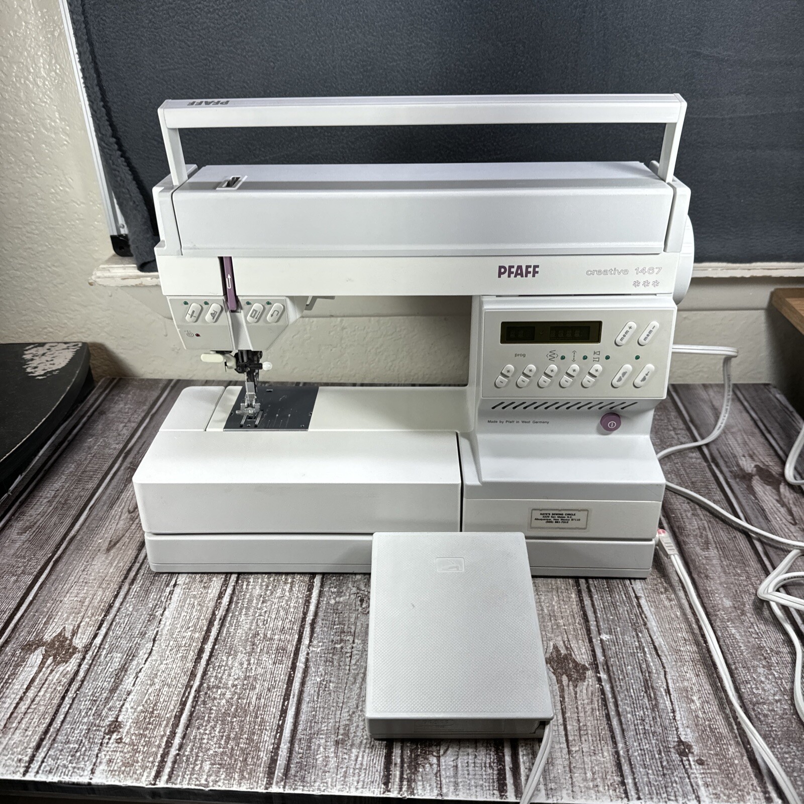 PFAFF Creative 1467 Sewing Machine W/ Pedal, Case