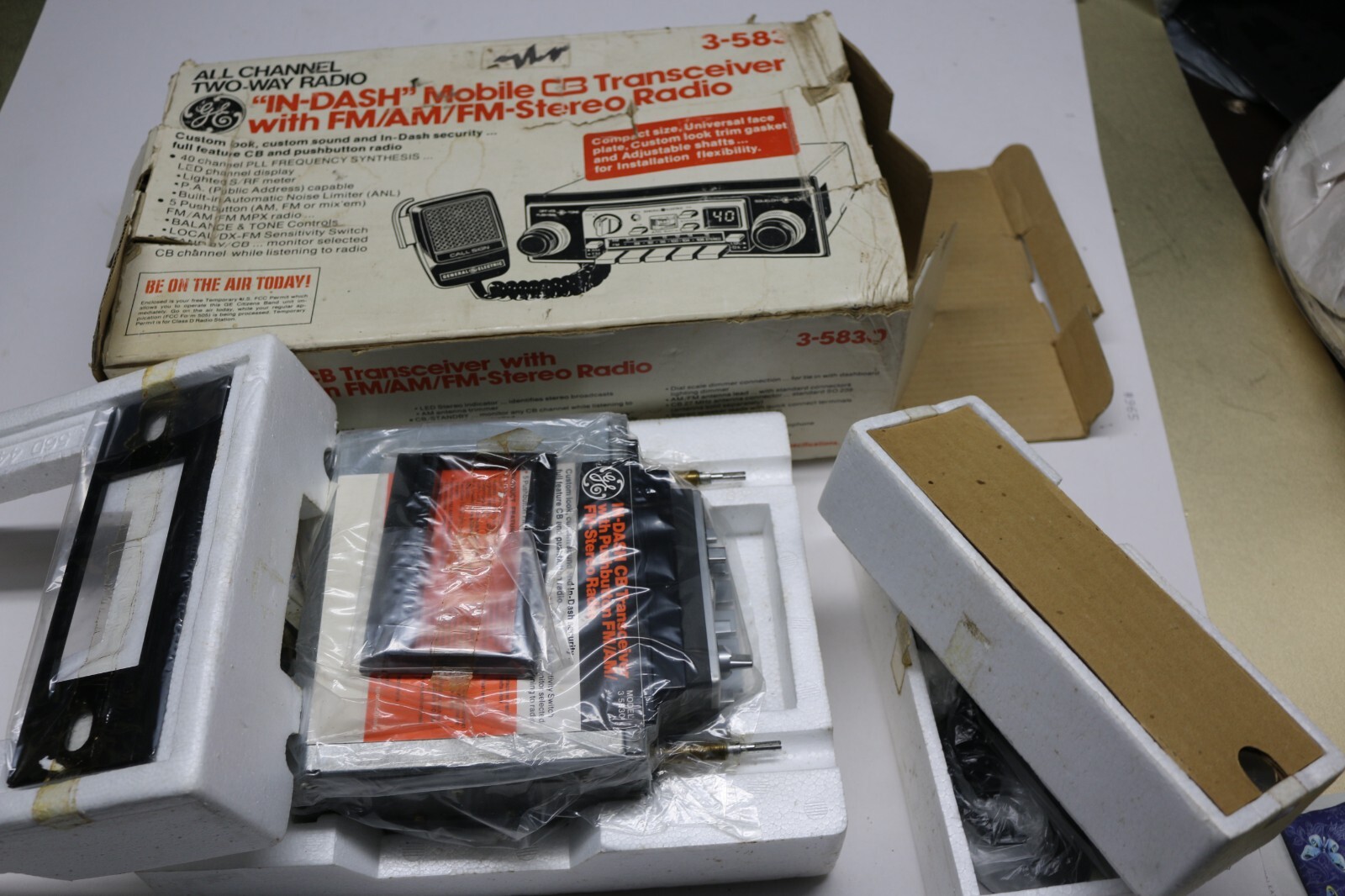 Vintage GE "in-dash" mobile CB transceiver w/ FM/AM stereo radio car/truck NEW!!