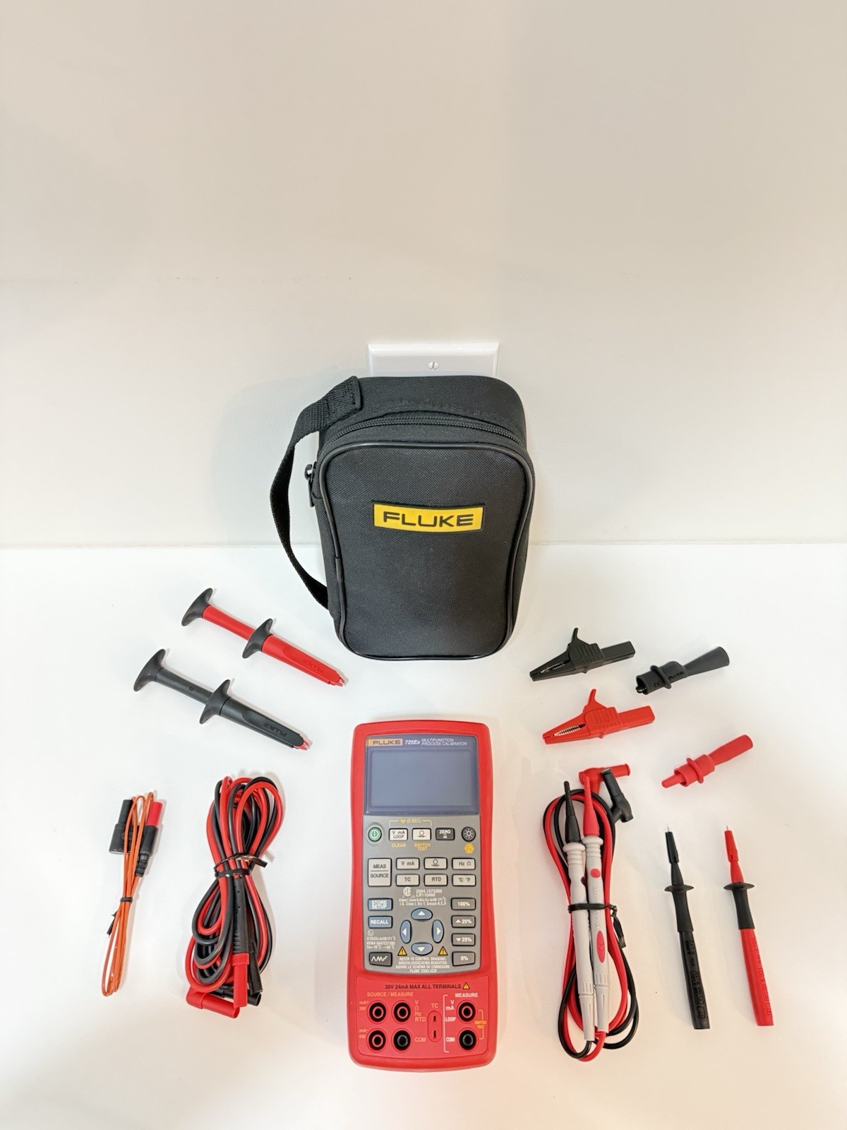 FLUKE 725EX MULTIFUNCTION PROCESS CALIBRATOR W/ ACCESSORIES SHIPS FAST