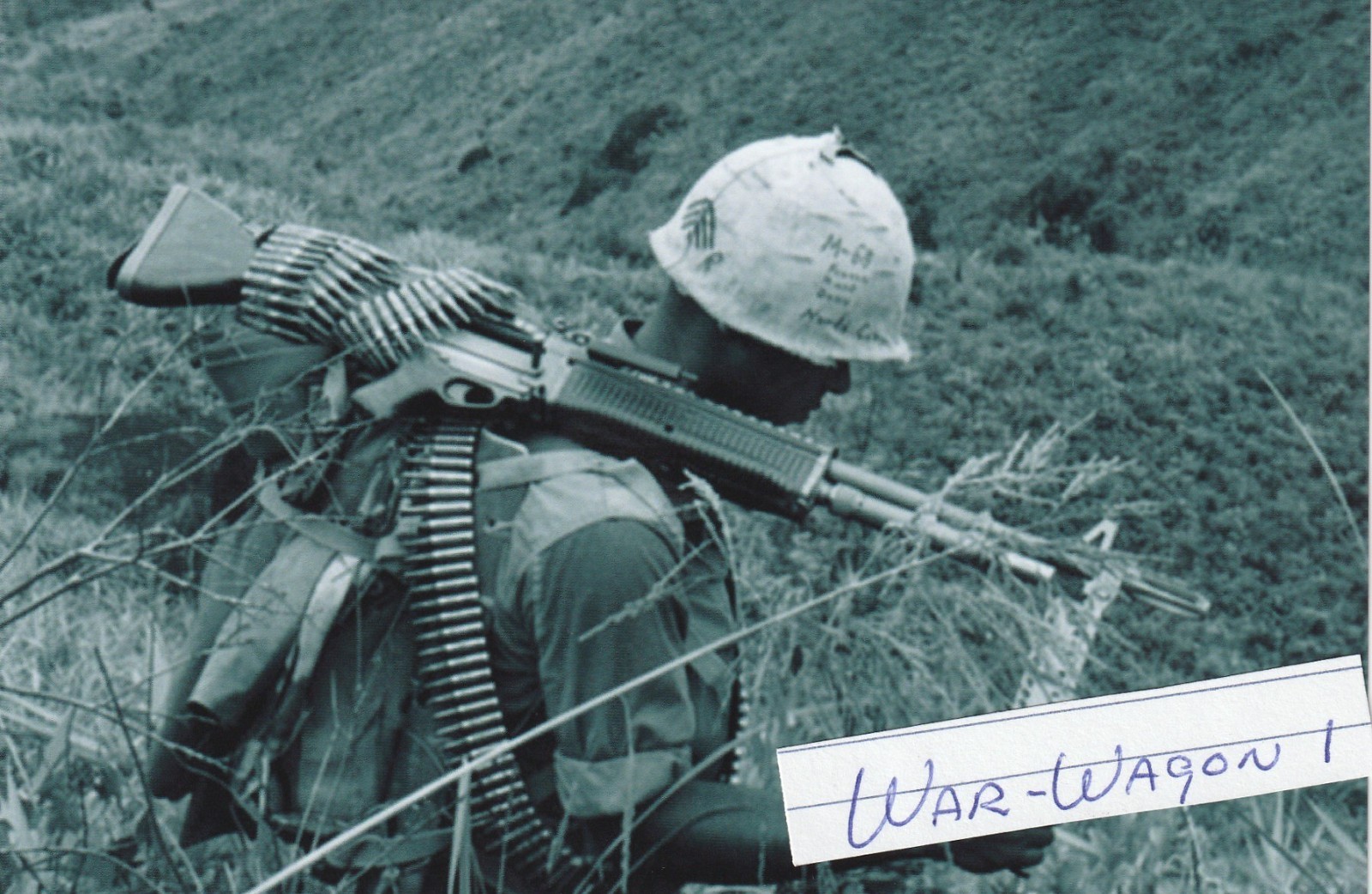 Vietnam  War  Photo --Soldiers With Machine Gun