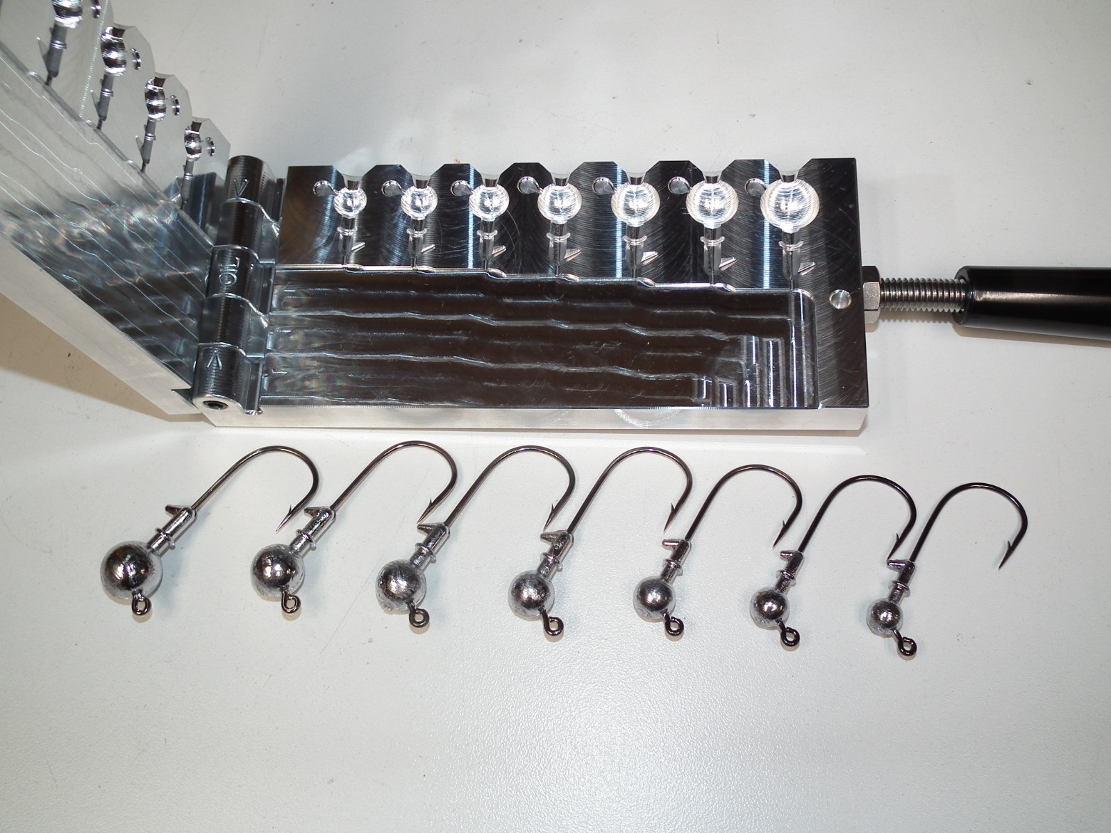 Saltwater Cbal Barbed / Tie Jig mold 1/4-1oz 32786 Flounder Fluke USA