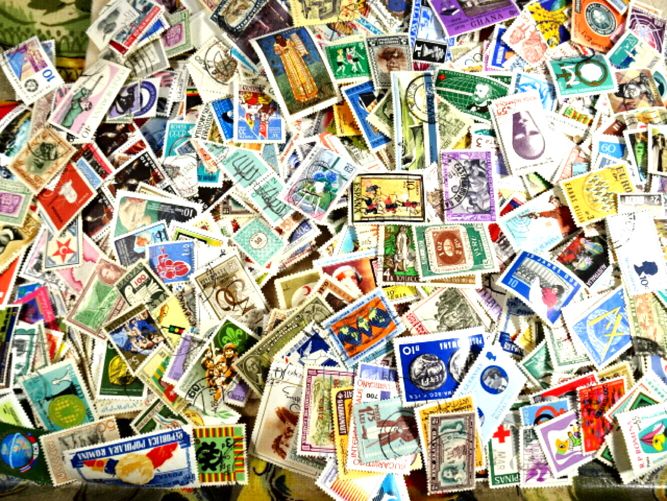100 Assorted Cancelled Foreign POSTAGE STAMPS Big Variety for Paper Crafts Art