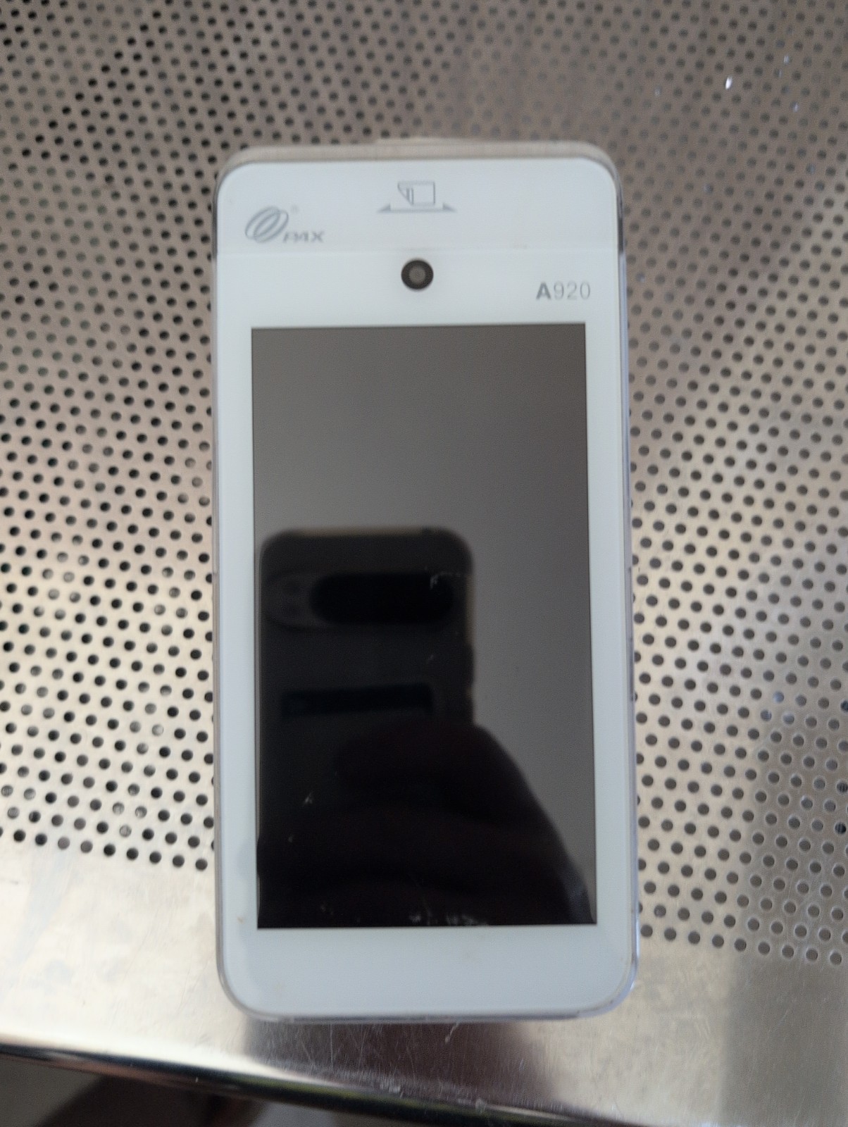 PAX A920*POWERS ON
