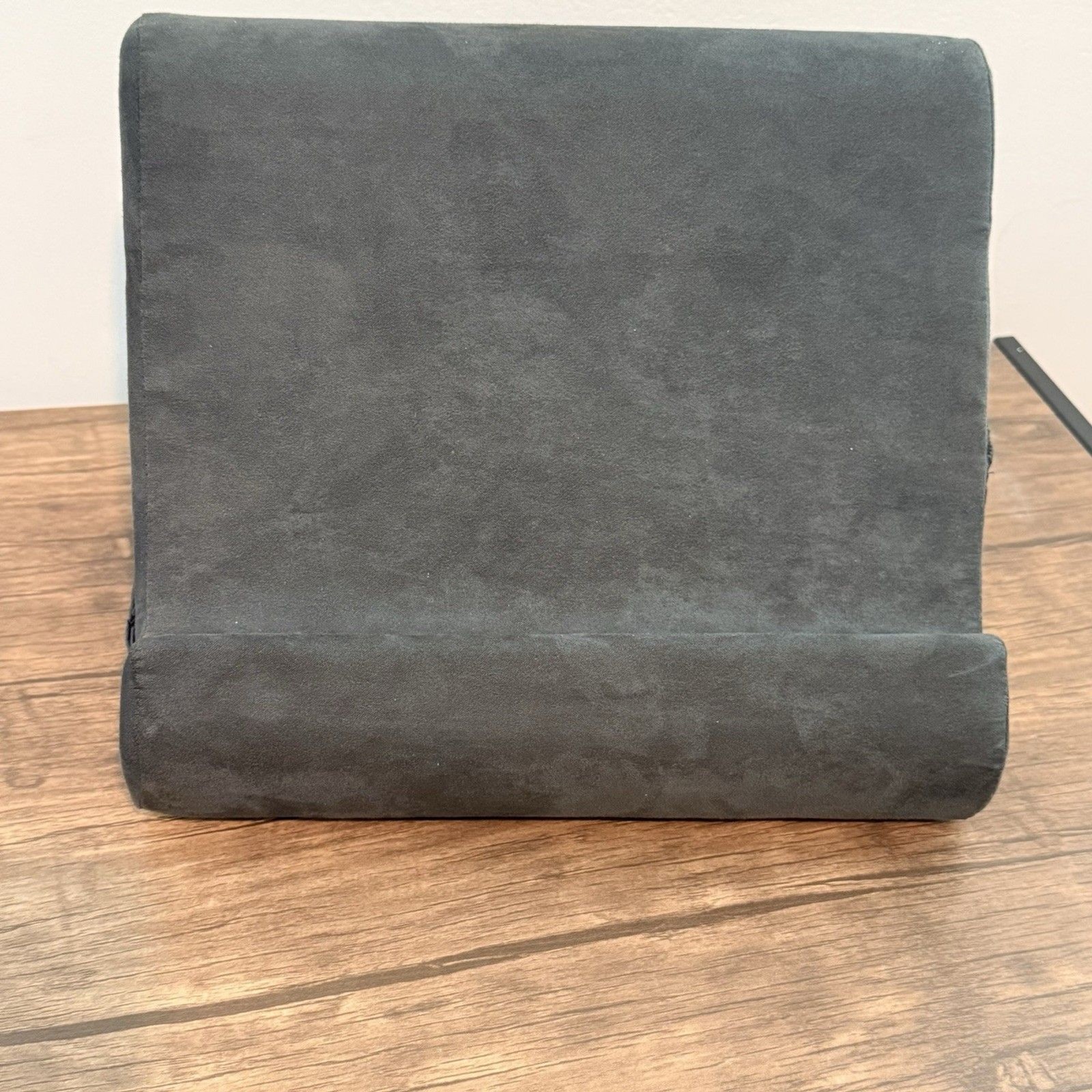 Pillow Pad Tablet Stand