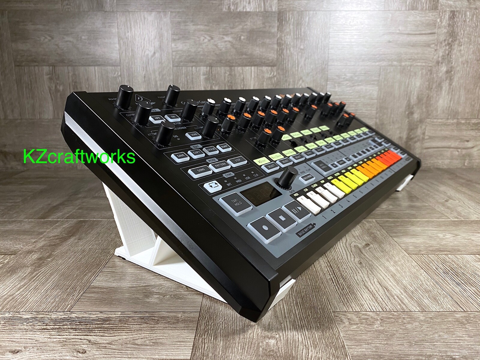 B-STOCK / 25º Stand for Behringer RD-8 / RD-9 / LMdrum Drum Machine -color WHITE