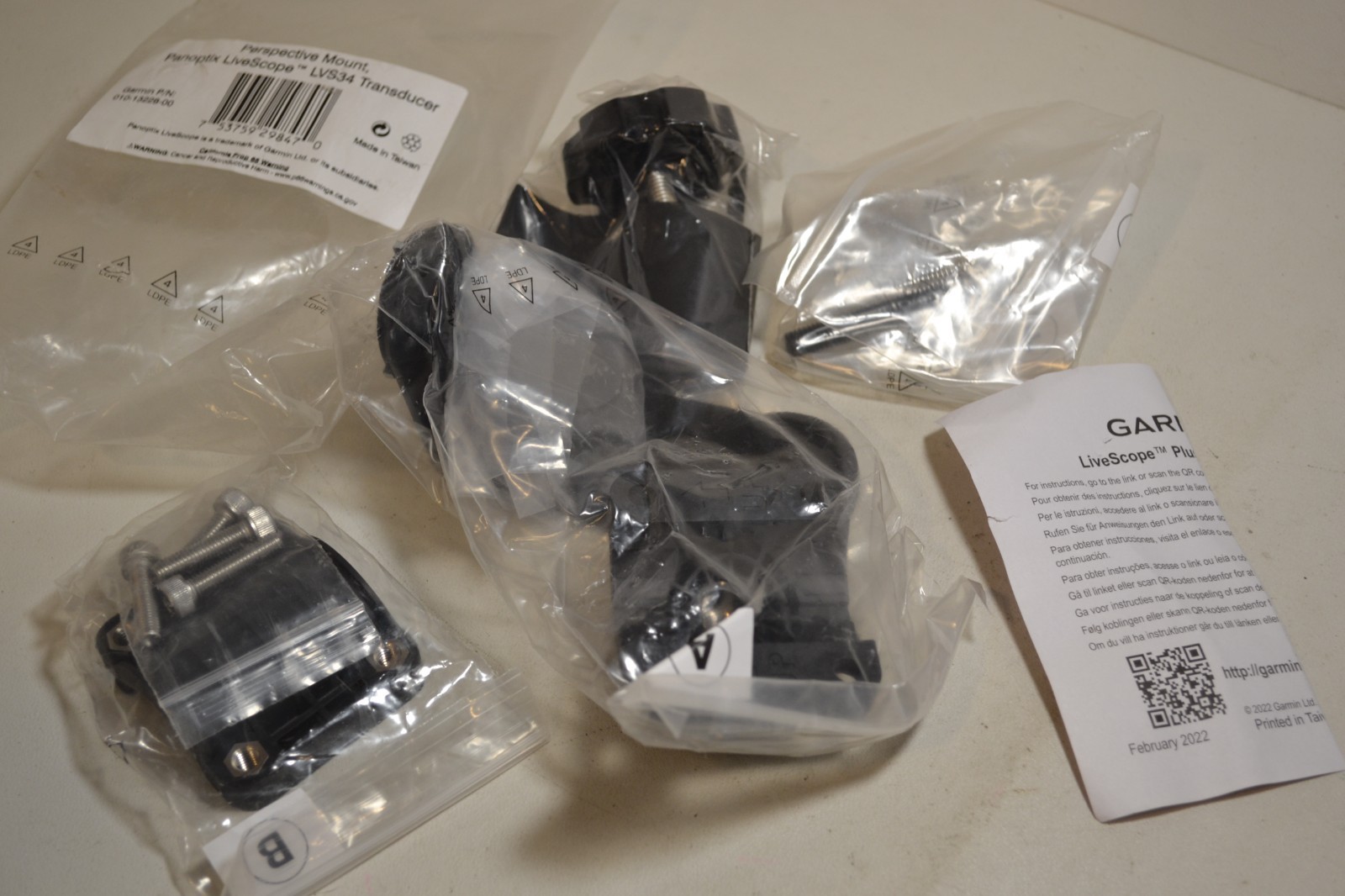 Garmin Livescope Perspective + Trolling Motor Barrel Bracket LVS 34 010-13228-00
