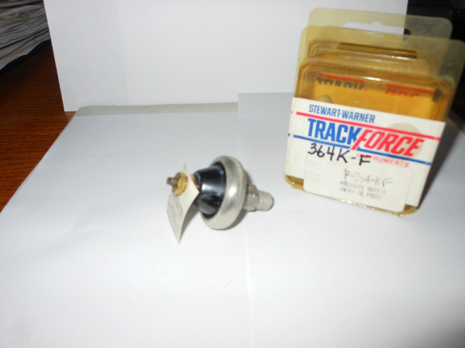 STEWART WARNER 364K-F OIL PRESSURE SENDING UNIT~TRACK FORCE~~15 PSI~1/8"-27 NPT