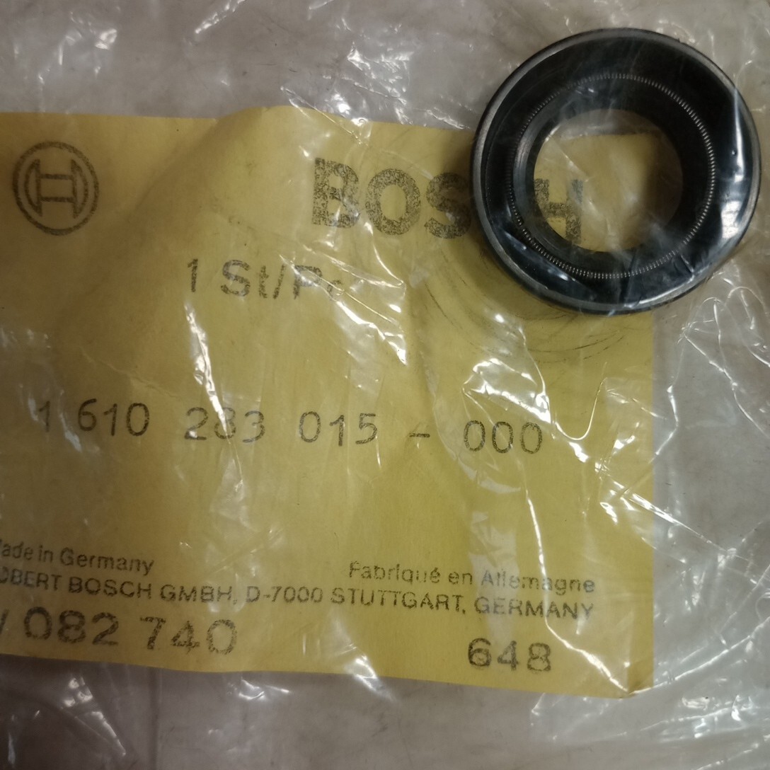 Bosch no. 1-610-283-015, NOS, Radial Ring.