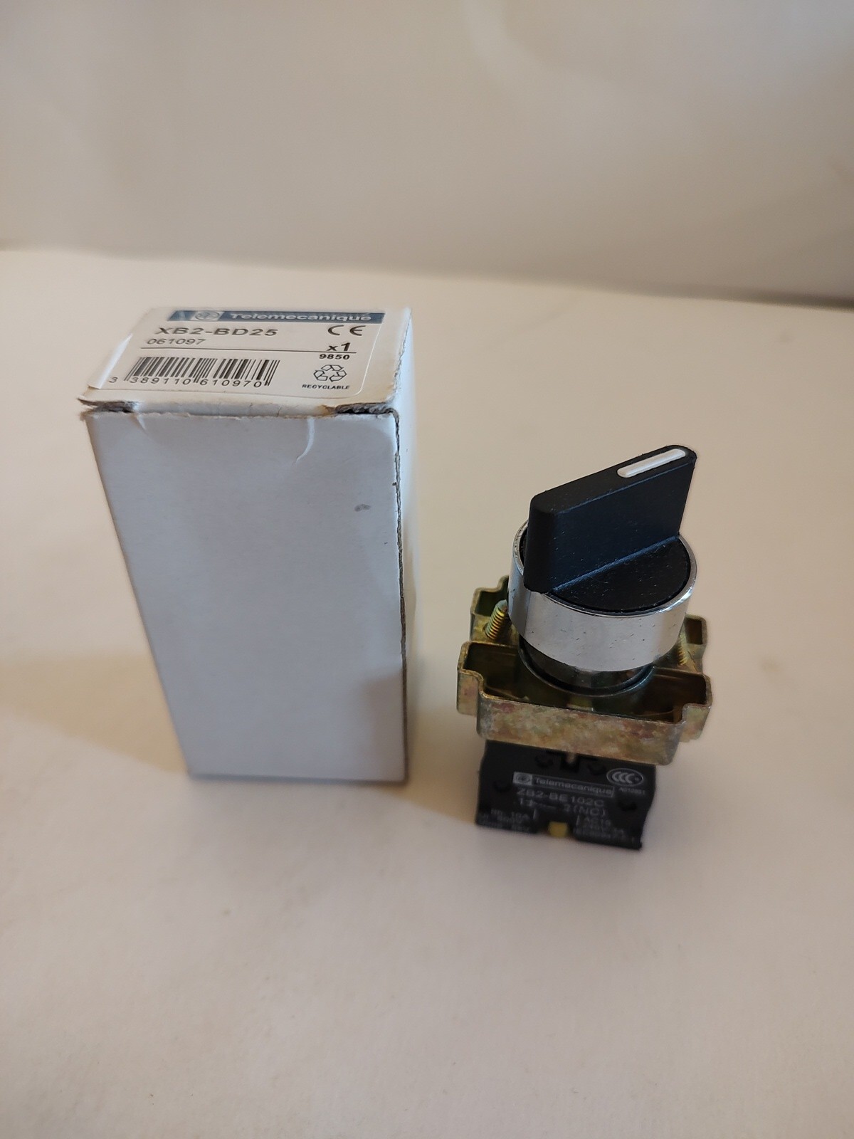 2 x Position Selector Switch XB2-BD25 ZB2-BE101C ZB2-BE102C AC 660V 10A
