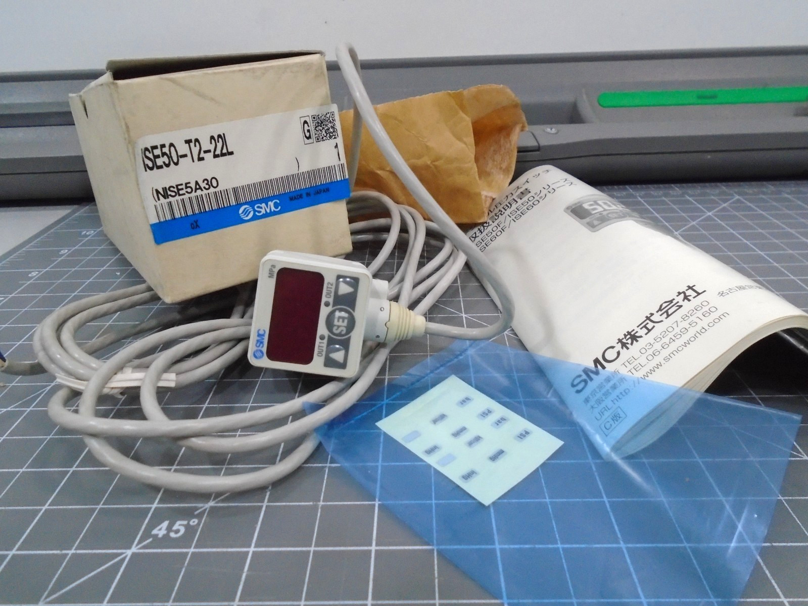 NEW SMC ISE50-T2-22L Digital Pressure Switch Sensor
