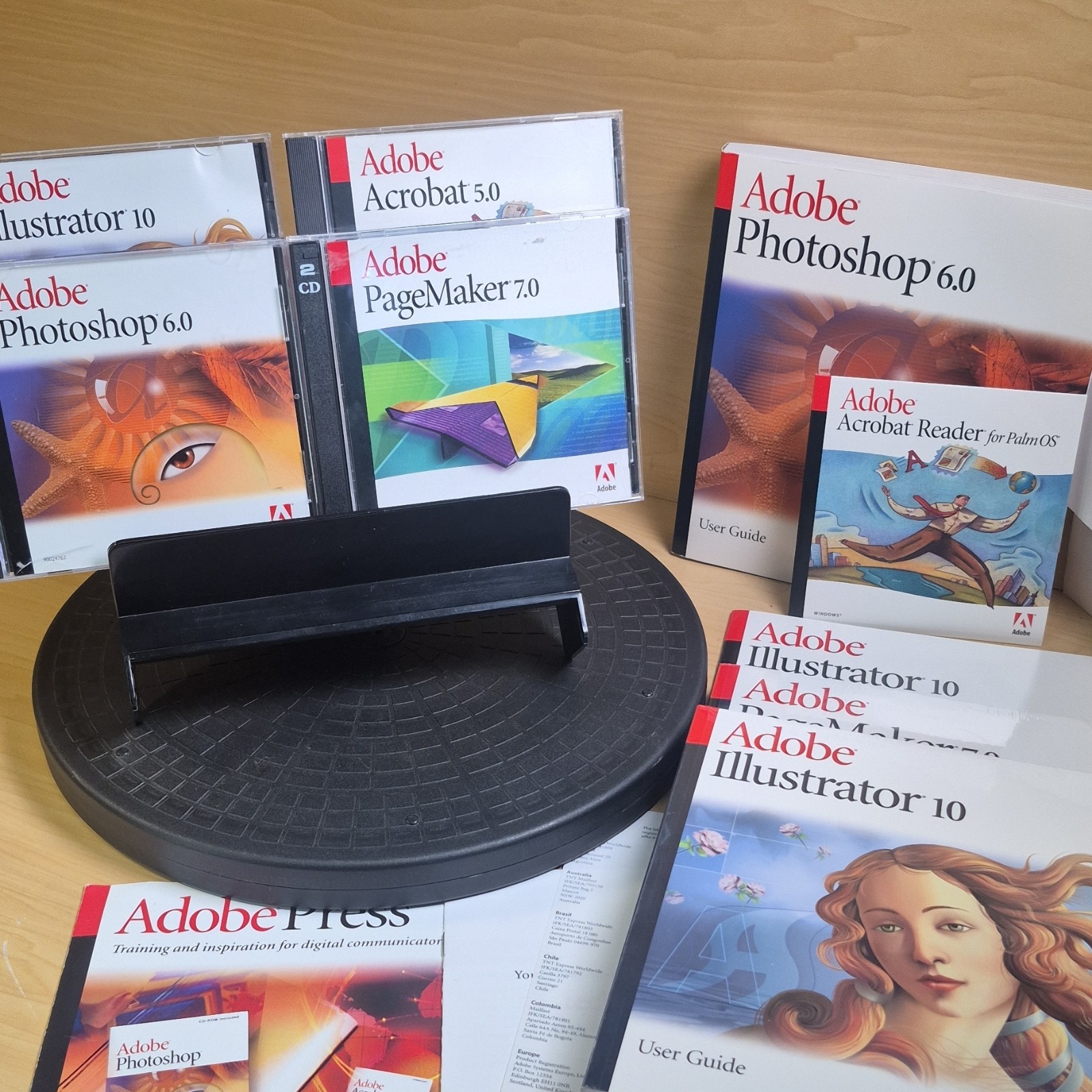 Adobe Photoshop 6.0 Illustrator 10 PageMaker 7.0 Acrobat 5.0 CD Palm OS Windows