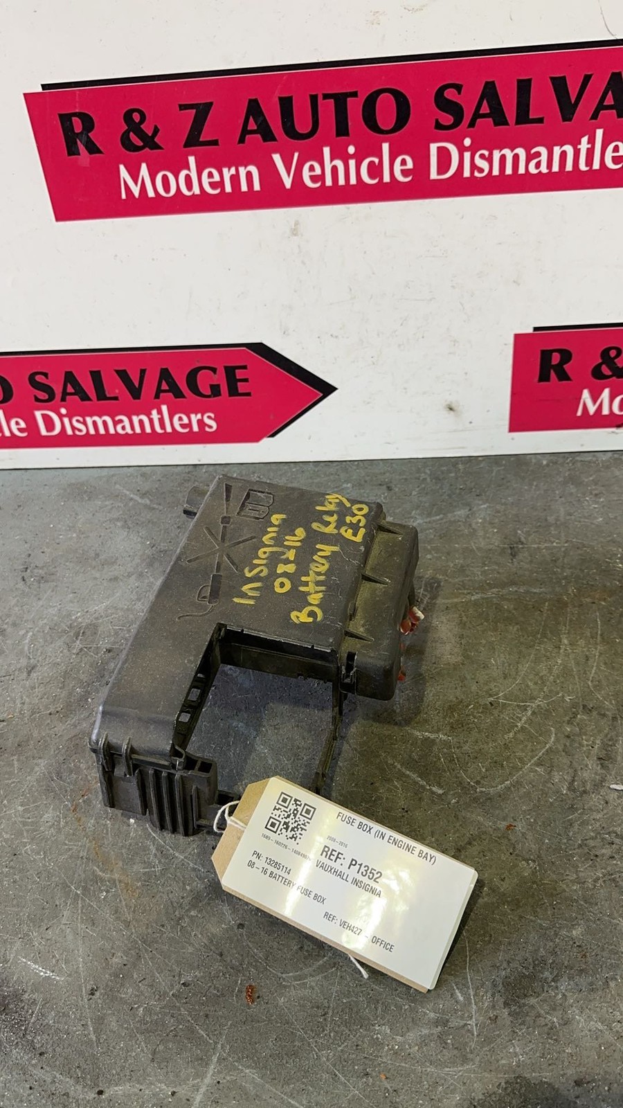 Vauxhall Insignia 2008-2016 BATTERY FUSE BOX (IN ENGINE BAY) 13285114