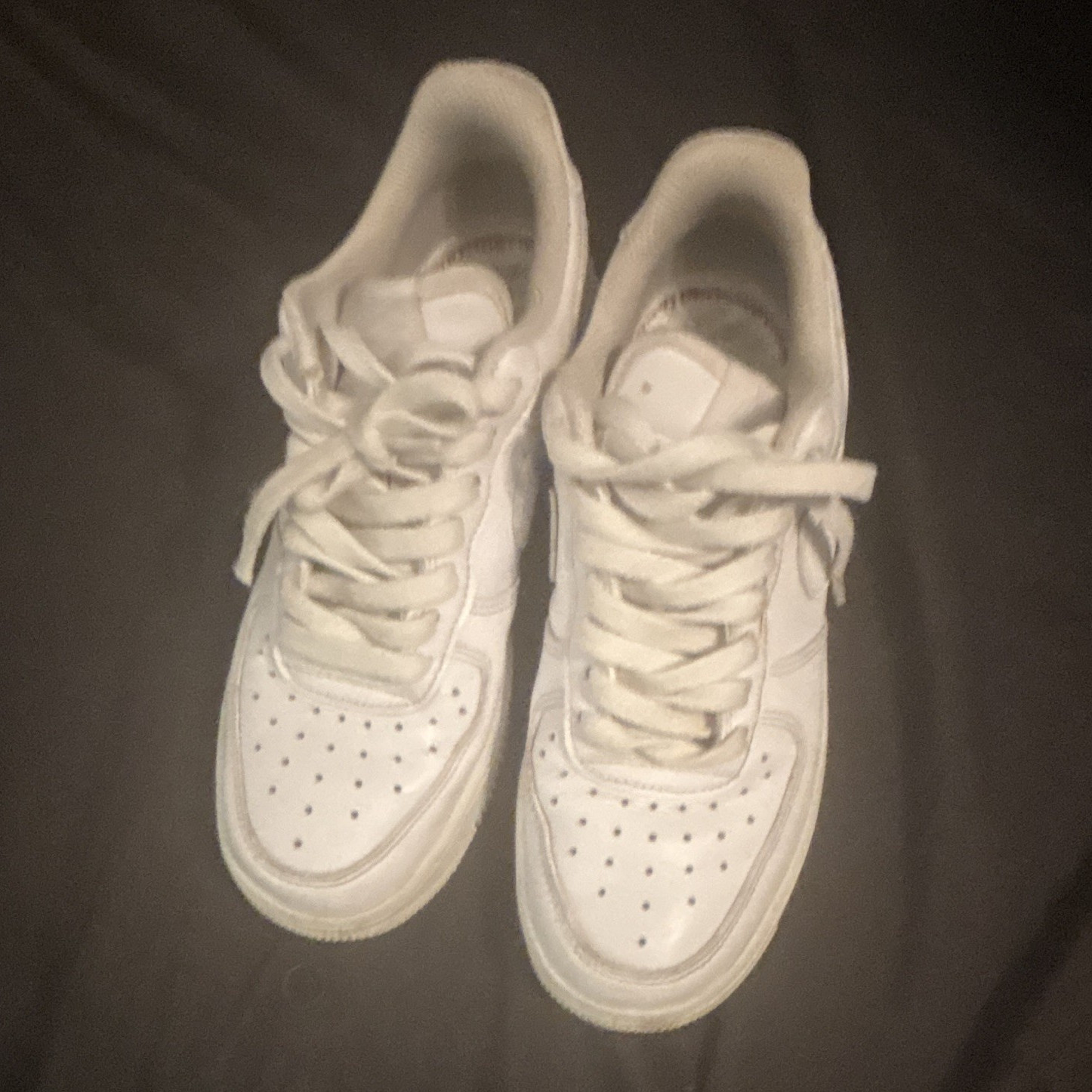 Nike Men's White Low Top Lace-Up Athletic Sneakers Solid Pattern