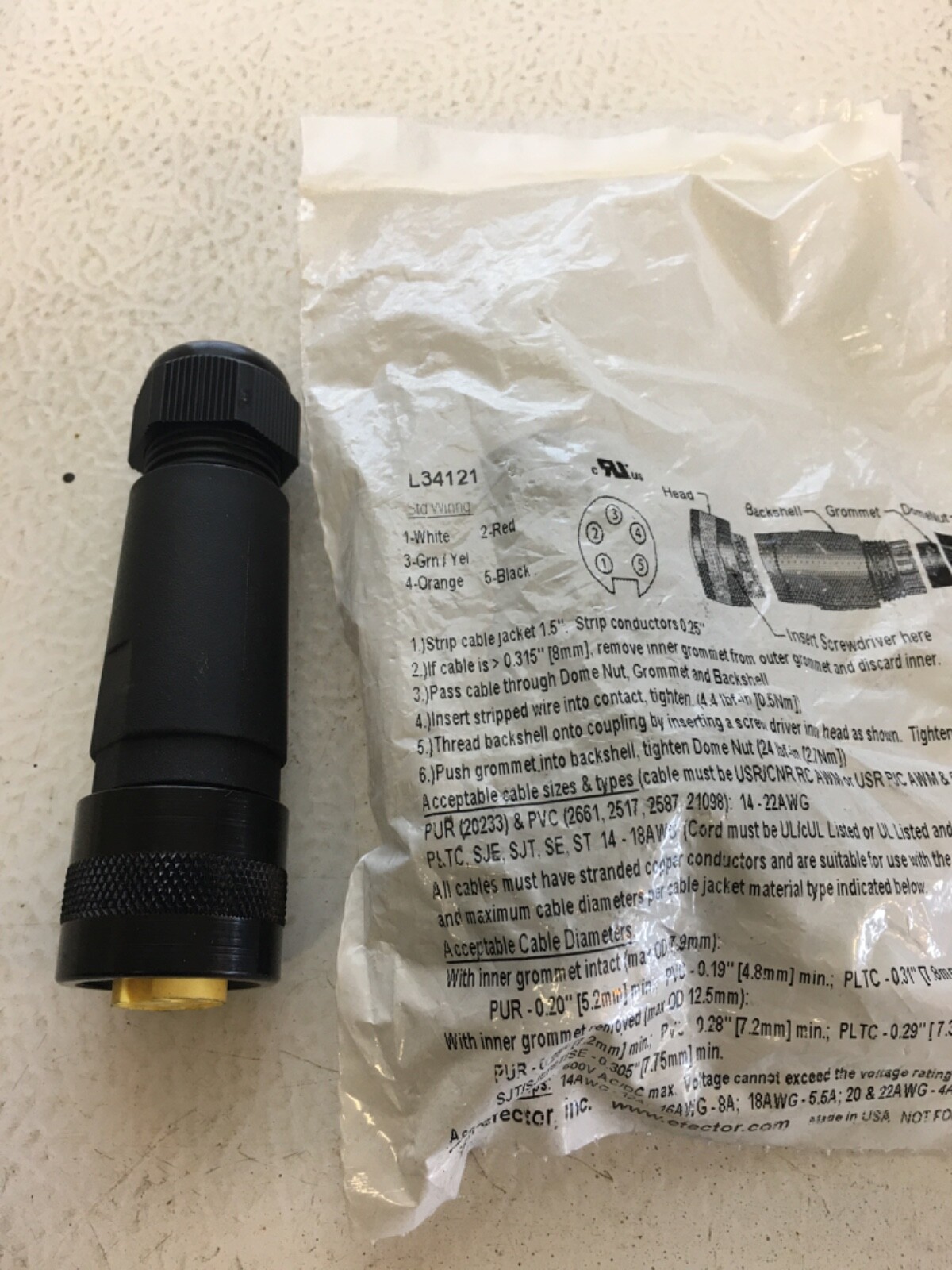 EFECTOR  L34121 connector  (bin37)