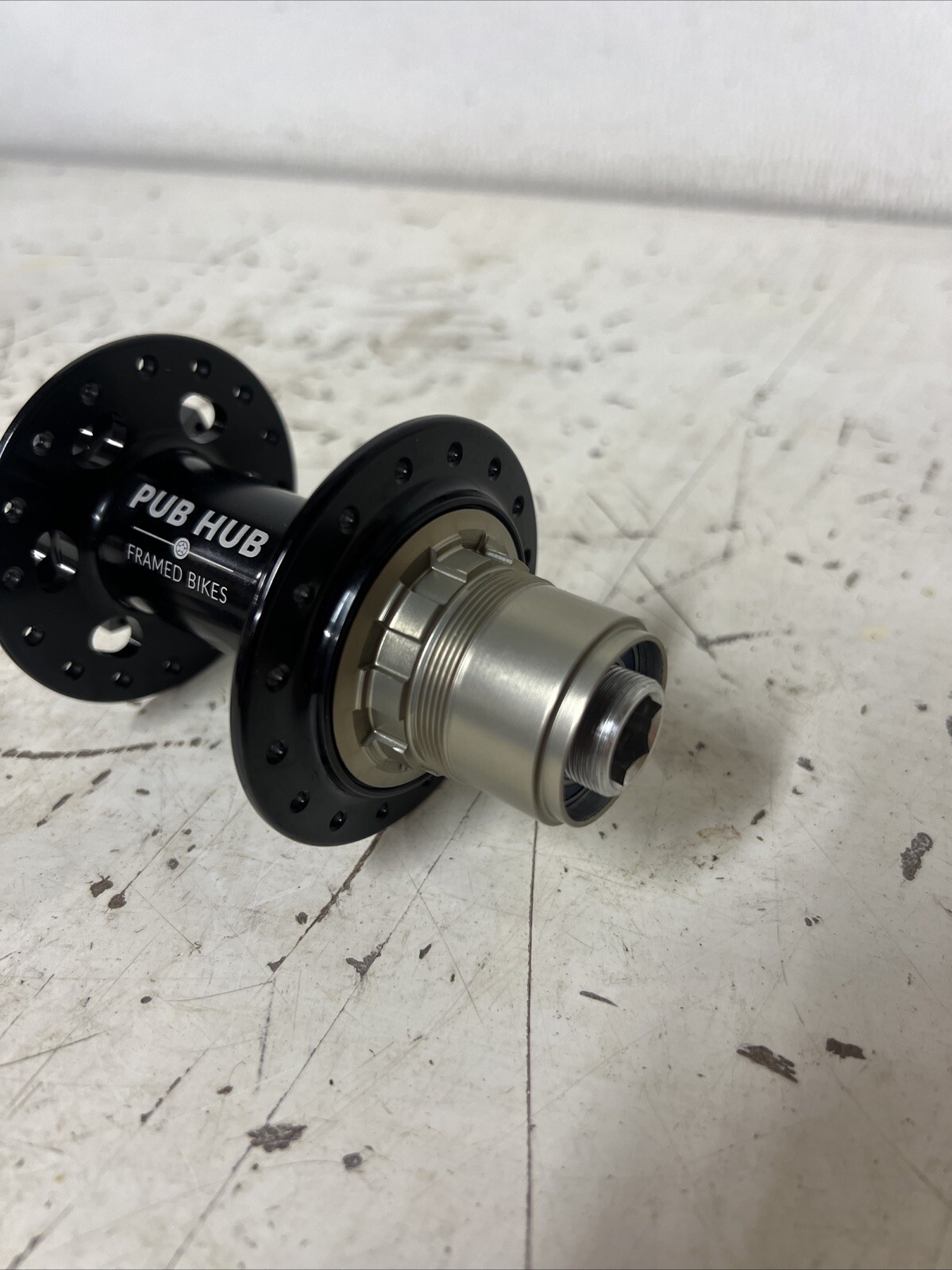Pub Hub 32h 148mm x 12mm Rear Hub Black Framed