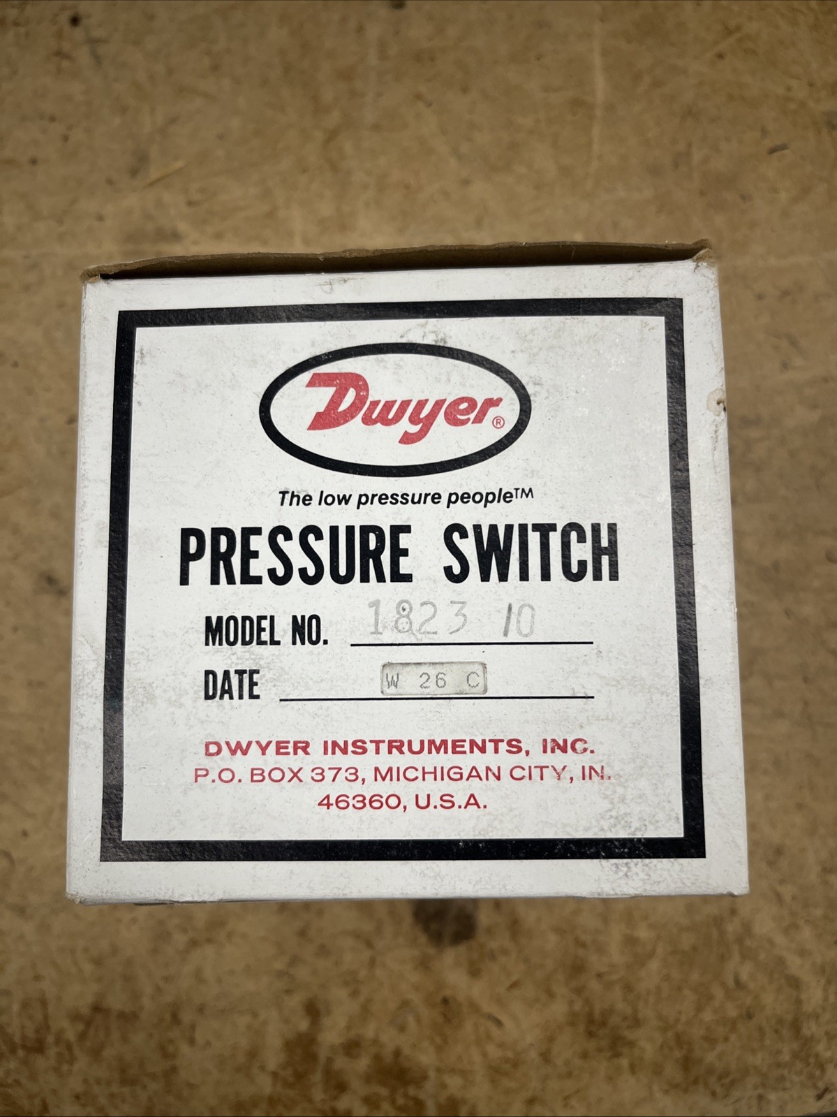 DWYER 1823-10-2-S / 1823102S (NEW IN BOX)