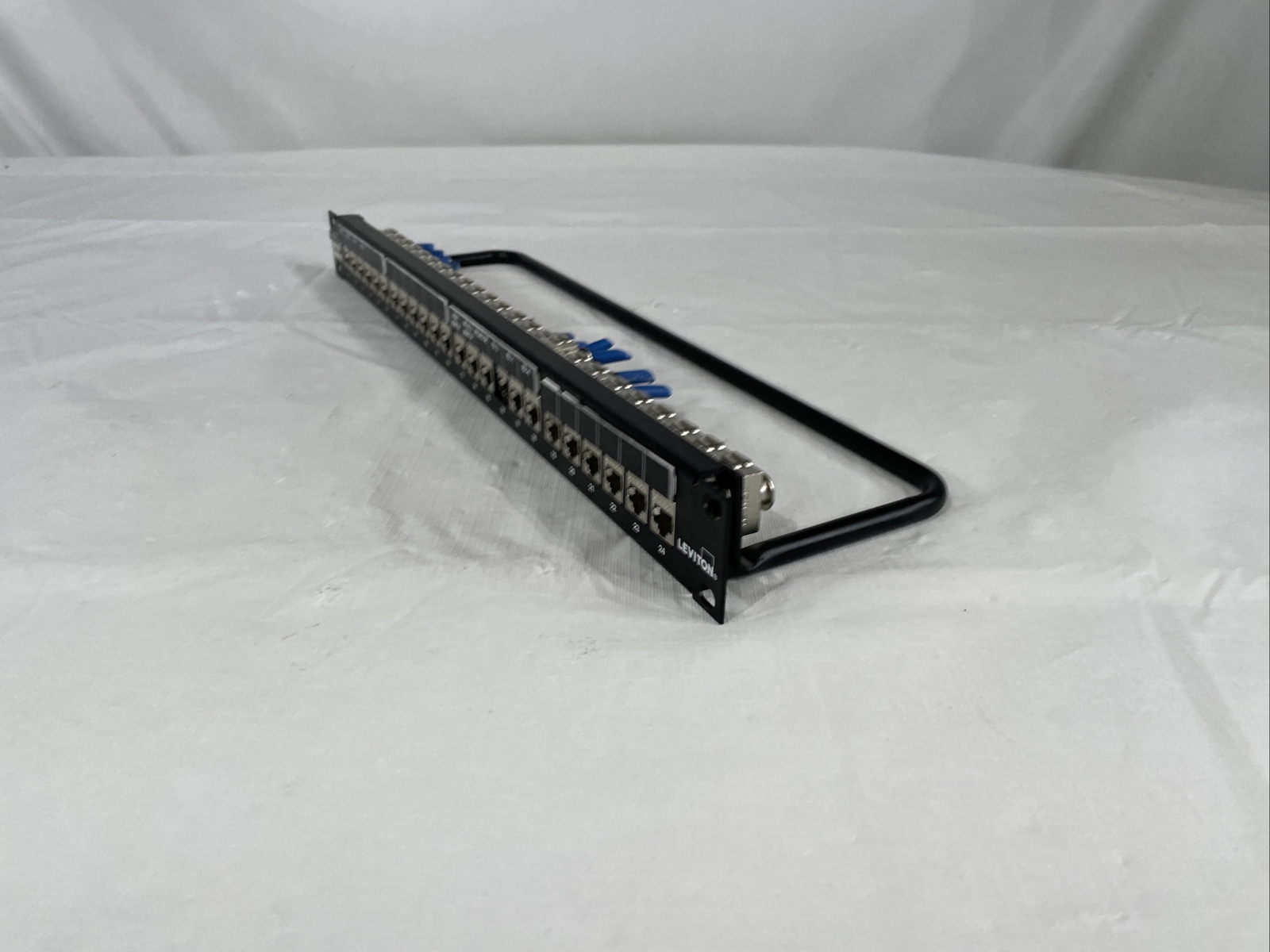 Leviton Cat 5e Flat Universal Patch Panel 24-Port, Cable Management Bar