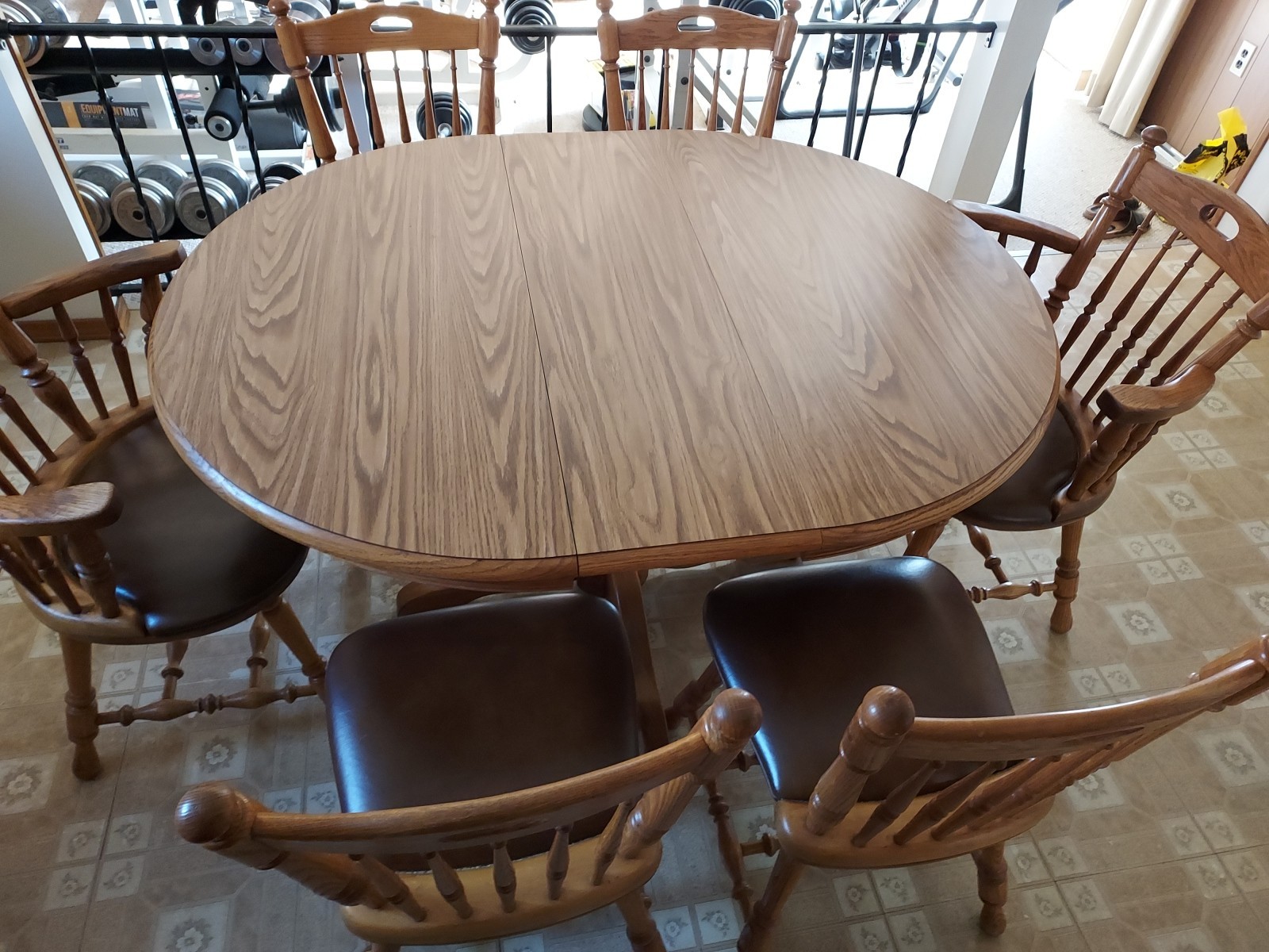 Dining Room Set,  Hard Wood,Oak, Table, And 6 chairs, Used, Excellent Condition