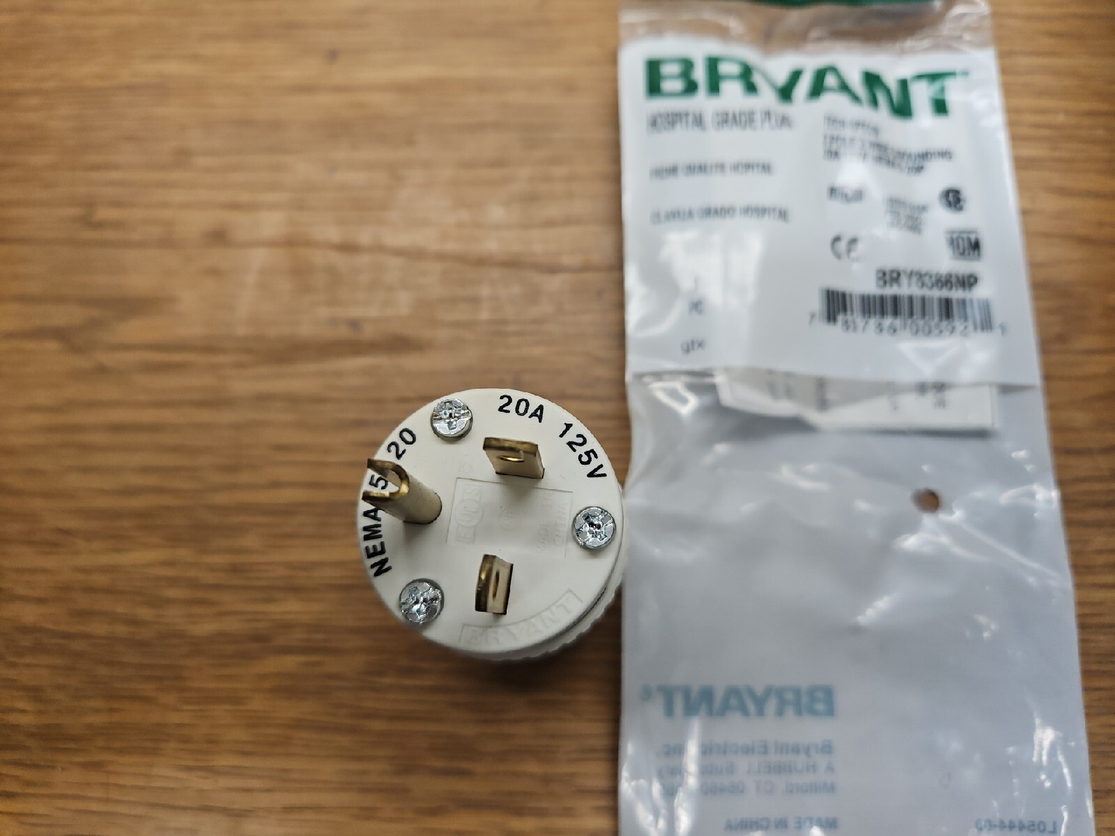BRY8366NP 3 Wire Straight Blade Plug Hospital Grade 125Vac 20A