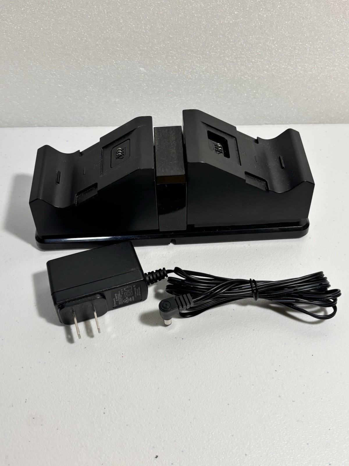 PowerA CPFA141325-02 DualShock 4 Controller Charging Station Tested Working
