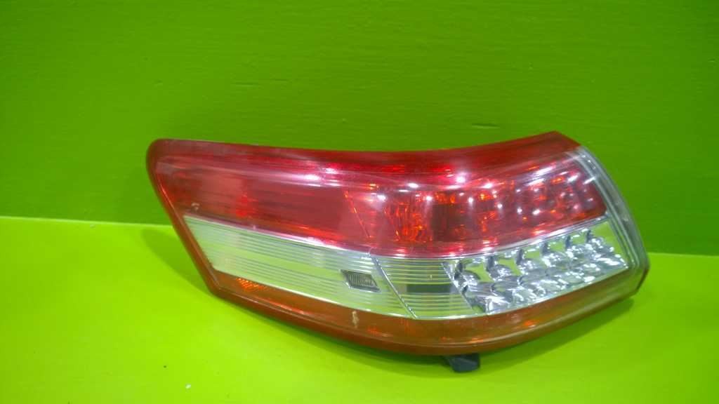 10 11 TOYOTA CAMRY DRIVER LEFT TAILLIGHT LAMP QUARTER MOUNTED OEM 2488-25