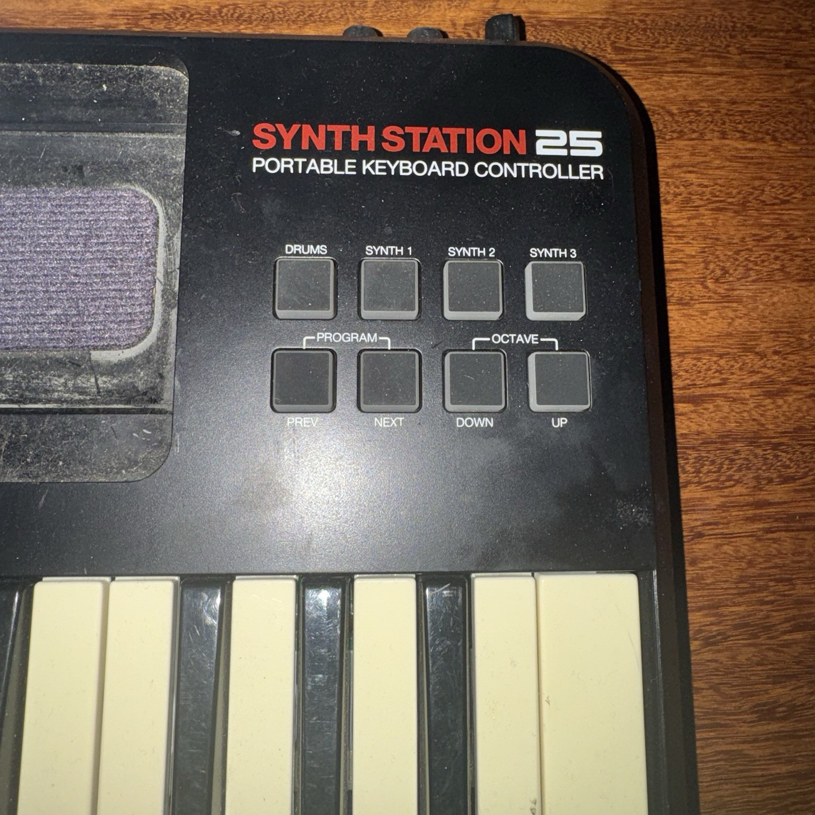 Akai Professional Synth Station 25 for iPhone and iPad MIDI controller 25 key