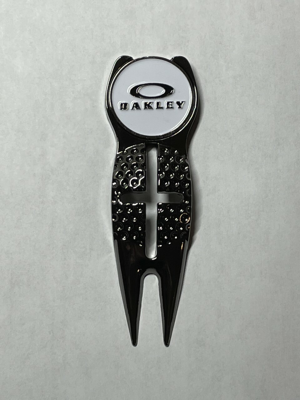 Crosshairs Divot Tool & Oakley Ellipse 1" Flat Coin Golf Marker - A Beauty!