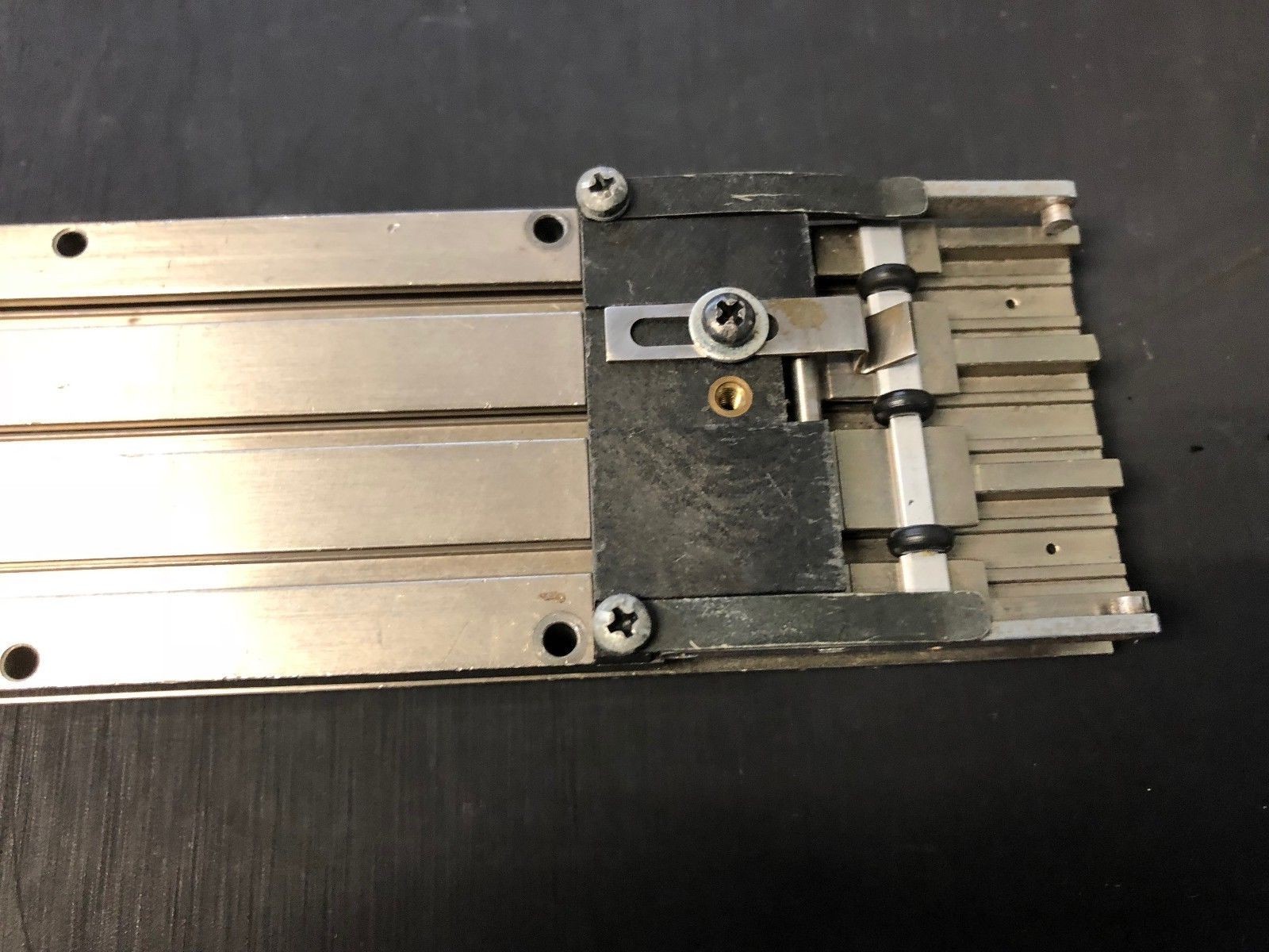 Universal Instruments Vibratory 24L PIN SOIC Track Assembly 46636403