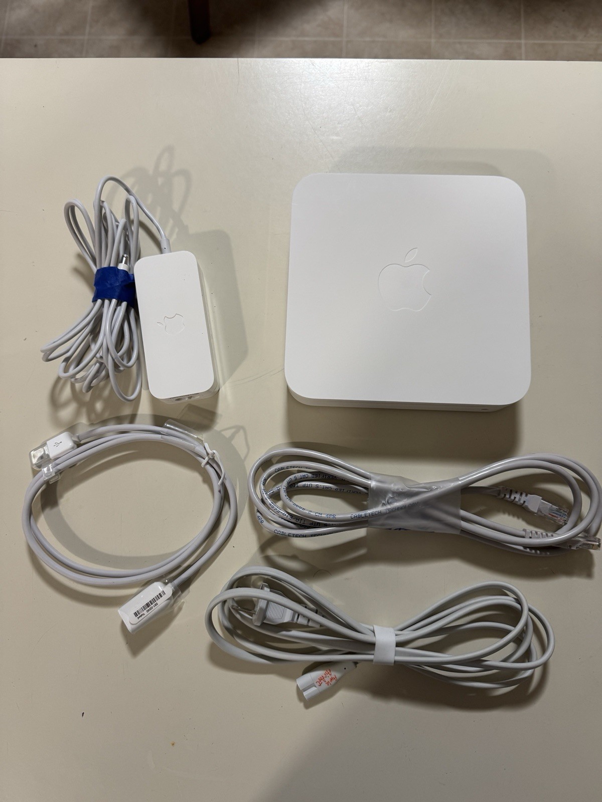 Apple Airport Extreme Base Station  Wireless Router White A1408 SHIPS SAME DAY