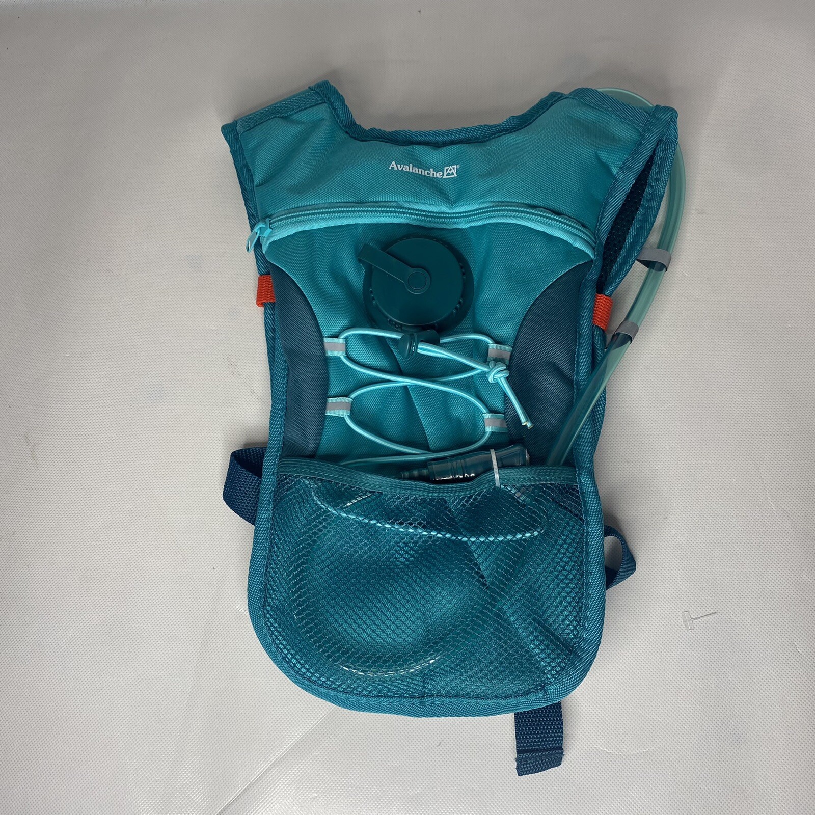 NWT AVALANCHE PIONEER HYDRATION BACKPACK 34oz Capacity Ships Fast