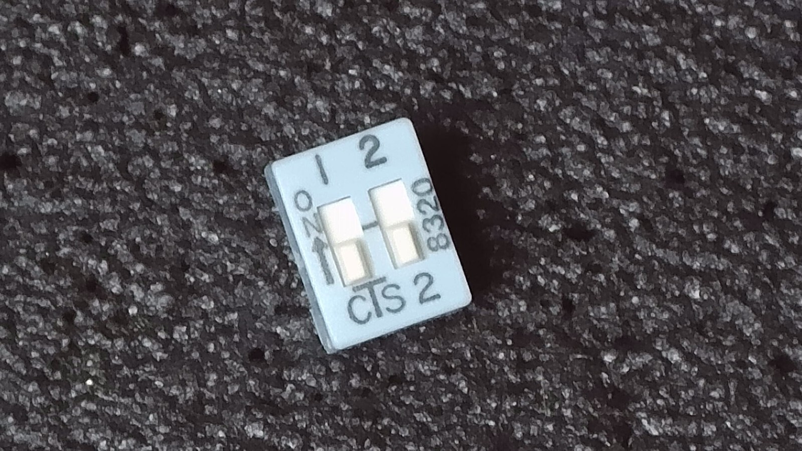 CTS 2 - 8320 - 2-Position, 4-Pin DIP Switch SPST - DIP4 - New