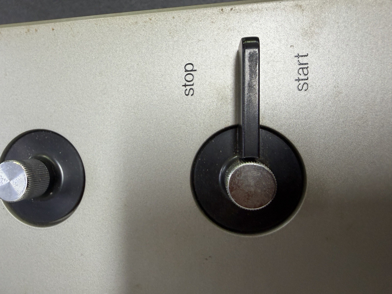 Vintage Technics SL-1650 Direct Drive Automatic Turntable Stacking Spindle READ