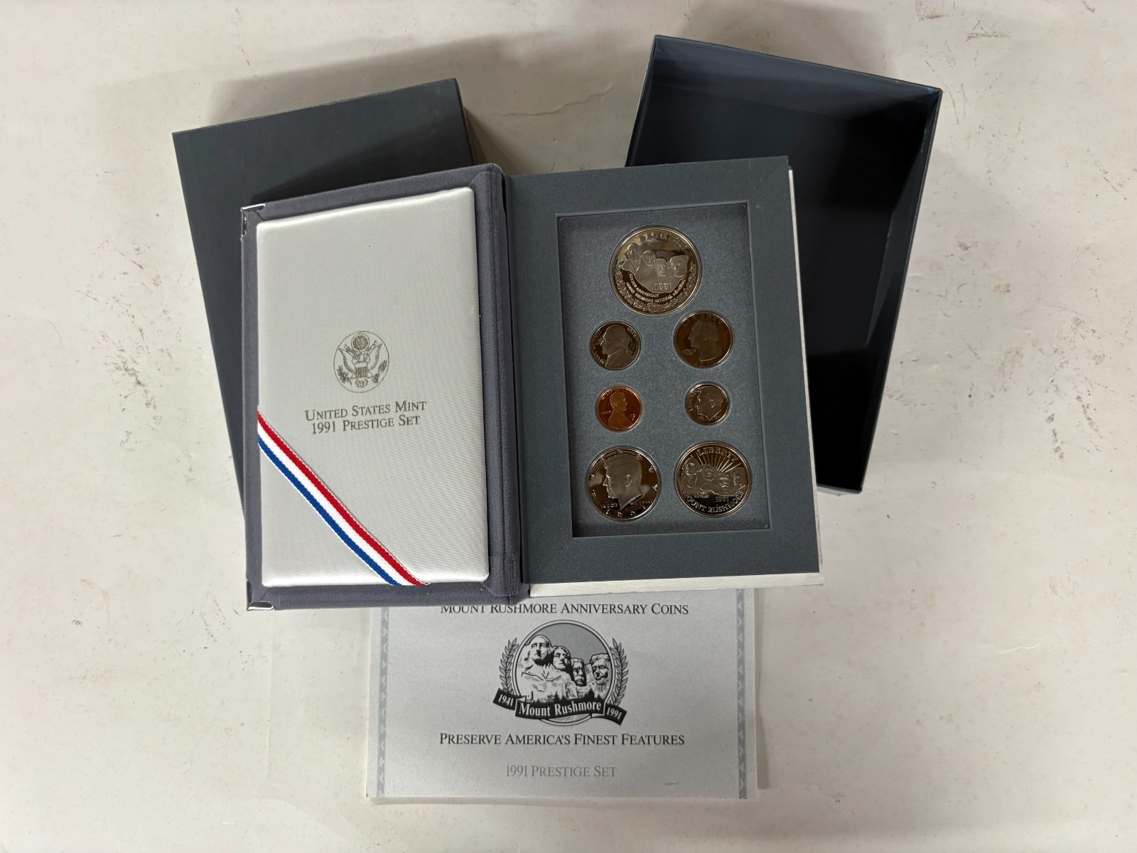 1991 US MINT PRESTIGE SET WITH SILVER DOLLAR - FREE SHIPPING
