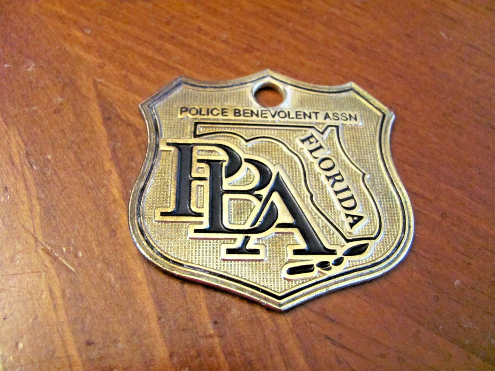 VINTAGE FLORIDA PBA POLICE BENEVOLENT ASSN BRASS SHIELD 2014?