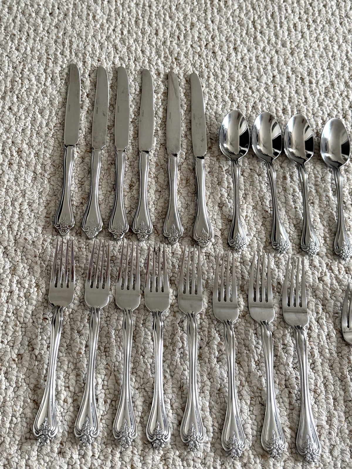Oneida Boutonniere Mixed Flatware 22 pc Set