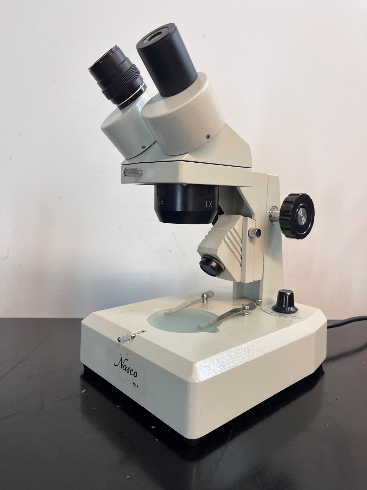 Stereozoom Microscope with double illumination NASCO U12624