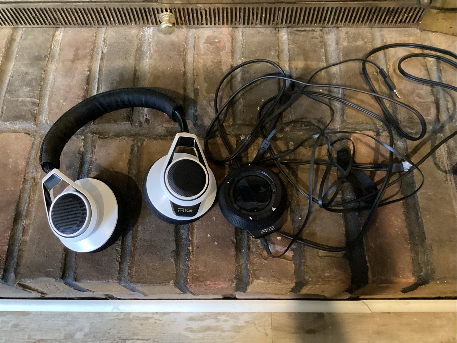 Plantronics RIG Wired Gaming Headset and Mixer and Cables White