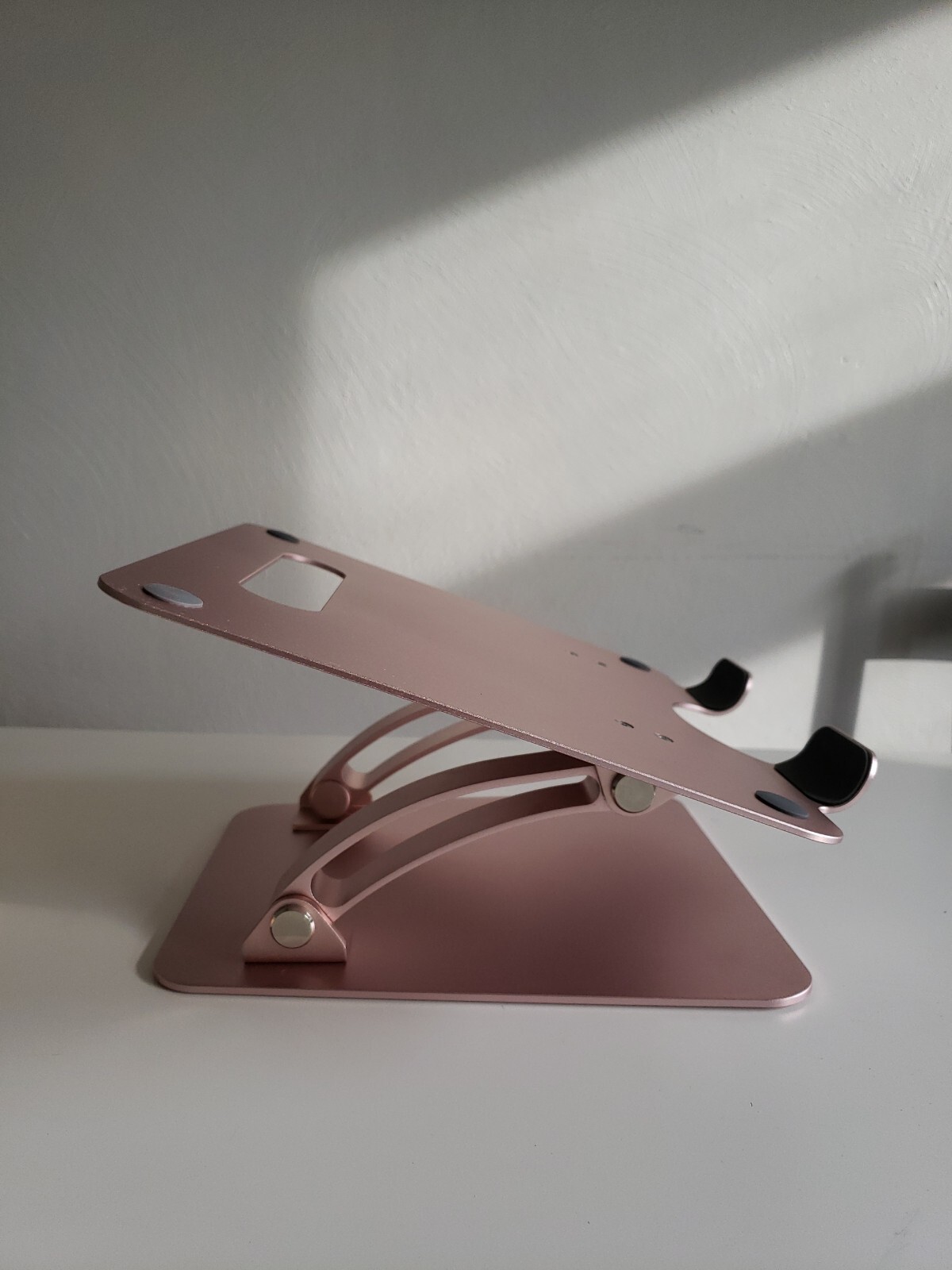 C1 LAPTOP STAND ALUMINUM HEIGHT ADJUSTABLE FIT UP TO 17 INCHES rose gold
