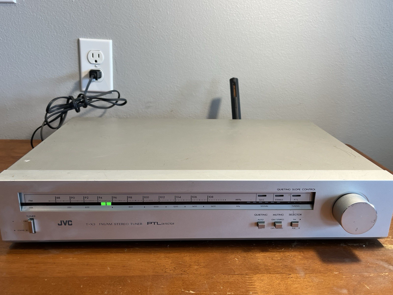 Vintage JVC T-X3 Silver AM / FM Stereo Tuner, 9W 50/60 Hz, Works, Circa 1979