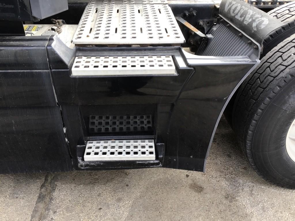 For 2013 VOLVO VNL SIDE FAIRING Left ,  OH
