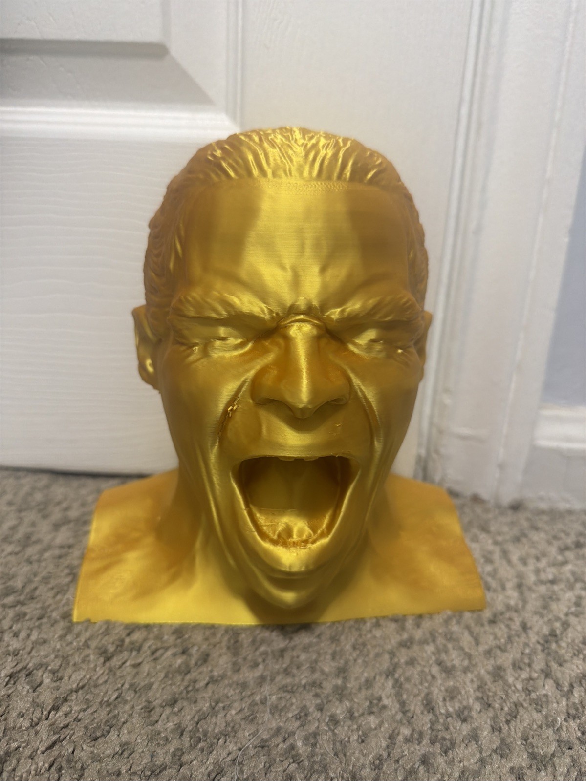 3D Printed Headphone Stand – Gold Screaming Face Statue – Unique Desk Holder