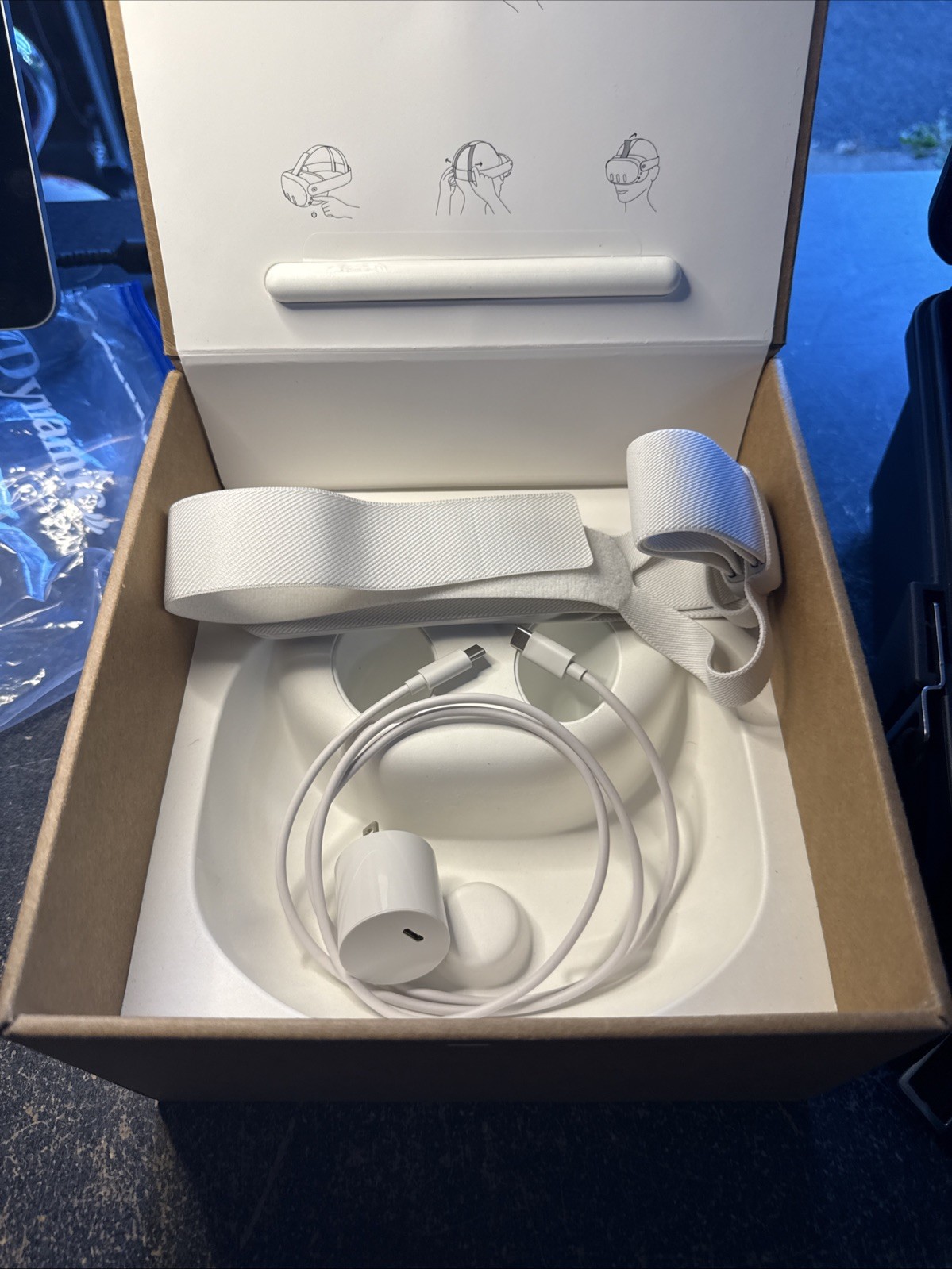 Meta Quest 3 512GB VR Headset - White - With Carrying Case