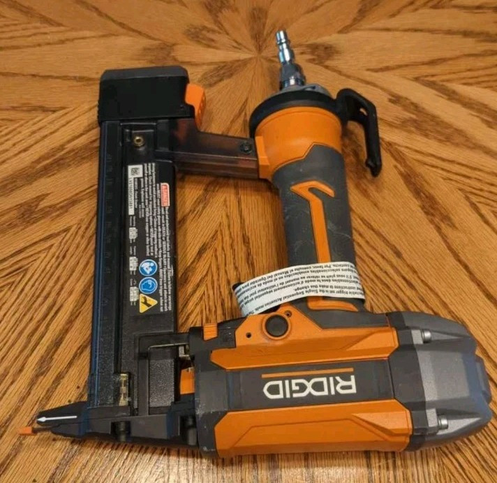 Ridgid Pneumatic 18-Gauge 1-1/2 in. Finish Stapler - R150fsf3