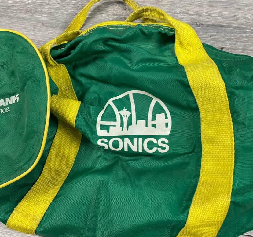 Seattle Sonics Green/Yellow Nylon Zip Duffel Bag, Adjustable Strap, Medium